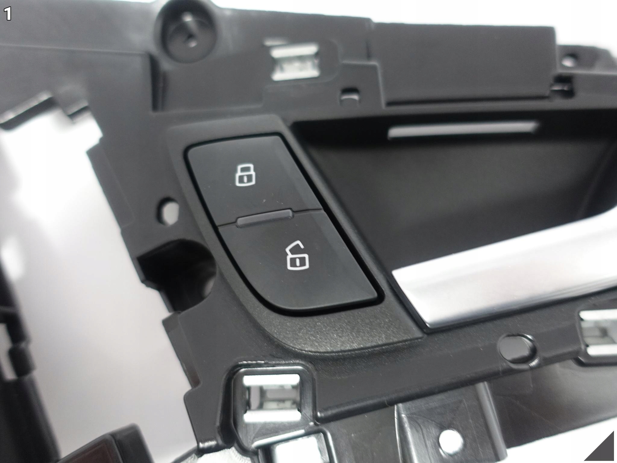 AUDI A7 S7 4G8 LIFT 10-18 KLAMKA DRZWI PRZEDNICH PRAWYCH PRZEŁĄCZNIK CHROM AUDI A7 S7 4G8 LIFT 10-18 KLAMKA DRZWI PRZEDNICH PRAWYCH PRZEŁĄCZNIK CHROM - obrazek 2
