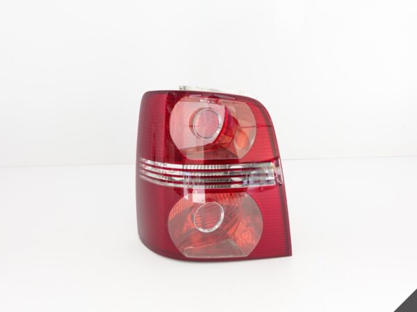 VW TOURAN I 1T0 LIFT 06-09 LAMPA LEWA TYŁ EU VW TOURAN I 1T0 LIFT 06-09 LAMPA LEWA TYŁ EU