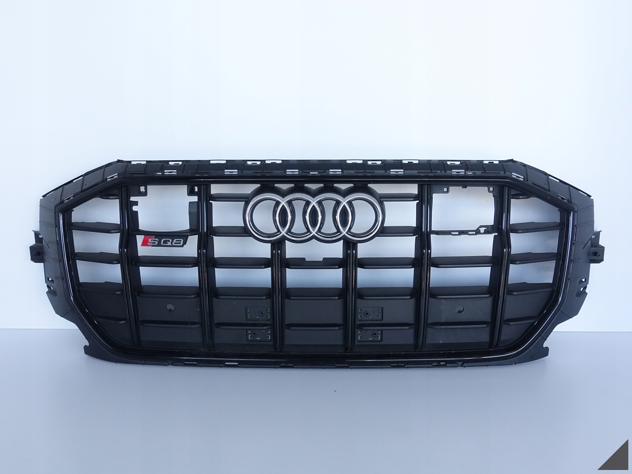 AUDI SQ8 Q8 4M8 18- ZDERZAK GRILL ATRAPA CZARNY AUDI SQ8 Q8 4M8 18- ZDERZAK GRILL ATRAPA CZARNY