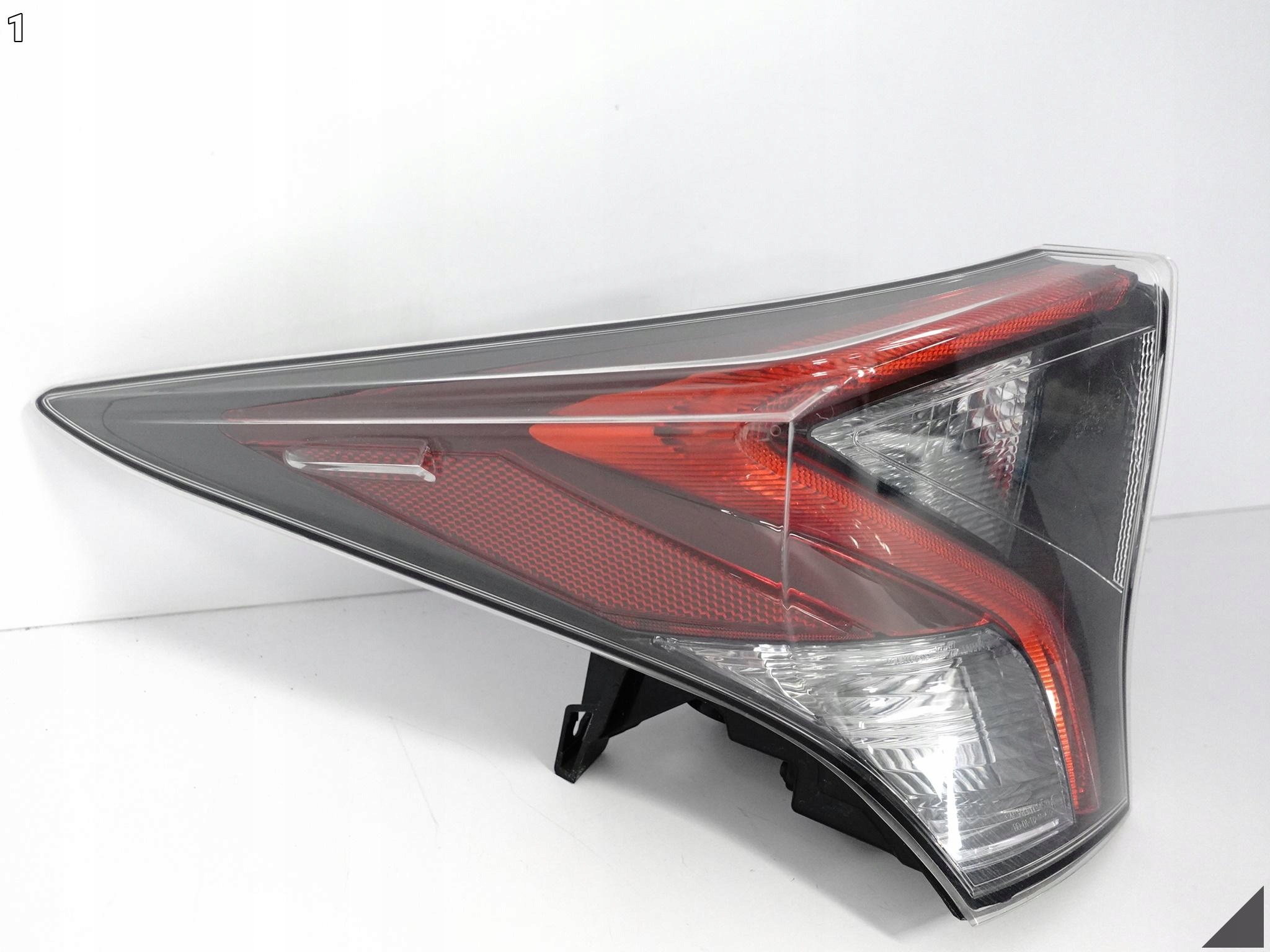 TOYOTA PRIUS IV XW50 HYBRID 15-19 LAMPA LED LEWA TYŁ EUROPA 81560-47153 TOYOTA PRIUS IV XW50 HYBRID 15-19 LAMPA LED LEWA TYŁ EUROPA 81560-47153 - obrazek 2