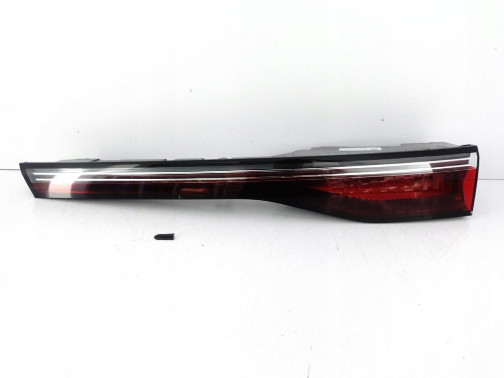 RENAULT MEGANE V 5 E-TECH 22- LAMPA LED PRAWA TYŁ W KLAPĘ EU