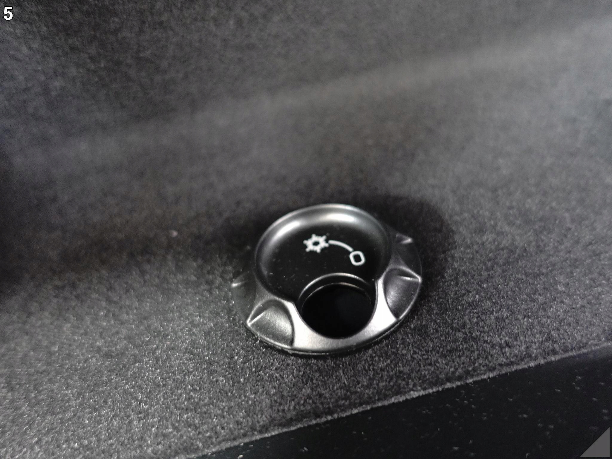 AUDI A5 S5 8W6 F5 A4 S4 8W0 B9 15- SCHOWEK PASAŻERA KLIMATYZOWANY WERSJA UK AUDI A5 S5 8W6 F5 A4 S4 8W0 B9 15- SCHOWEK PASAŻERA KLIMATYZOWANY WERSJA UK - obrazek 6