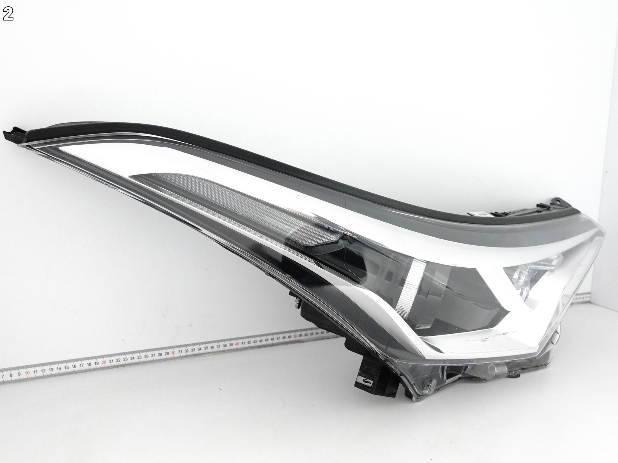 TOYOTA C-HR CHR 16-19 LAMPA PRAWA ZWYKŁA SOCZEWKA + LED EUROPA TOYOTA C-HR CHR 16-19 LAMPA PRAWA ZWYKŁA SOCZEWKA + LED EUROPA - obrazek 3