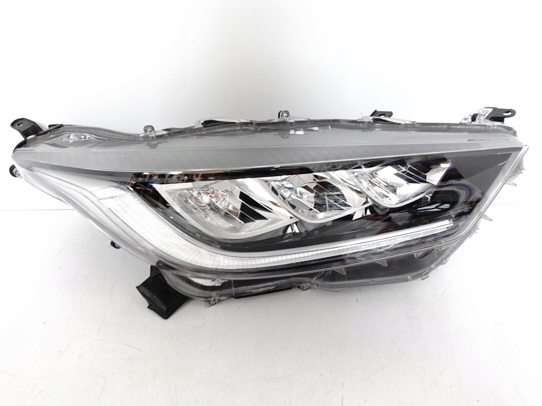 TOYOTA YARIS IV 4 GR 20- LAMPA FULL LED PRAWA PRZÓD EUROPA TOYOTA YARIS IV 4 GR 20- LAMPA FULL LED PRAWA PRZÓD EUROPA