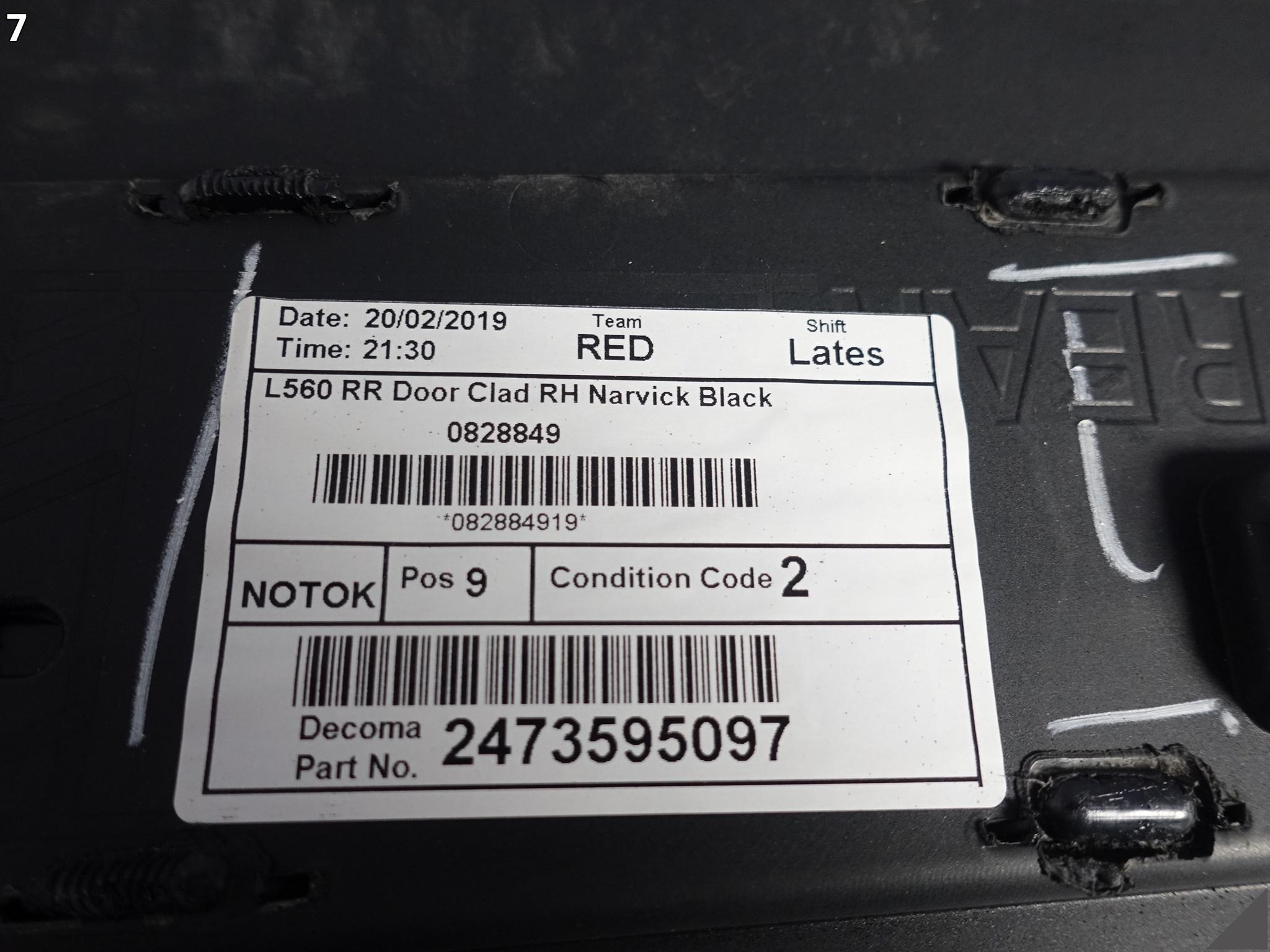 RANGE ROVER VELAR L560 17- LISTWA NAKŁADKA NA DRZWI PRAWA TYŁ NARVICK BLACK RANGE ROVER VELAR L560 17- LISTWA NAKŁADKA NA DRZWI PRAWA TYŁ NARVICK BLACK - obrazek 8