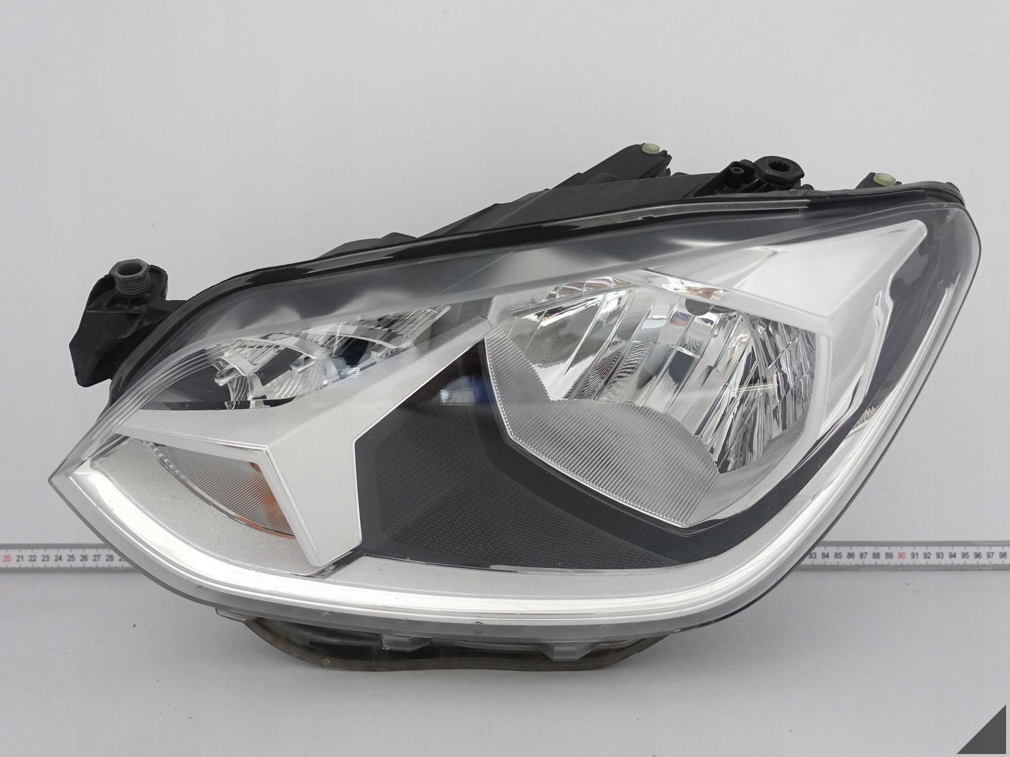 VW UP 1S1 1S0 LIFT 16- LAMPA ZWYKŁA / HALOGEN H4 + LED LEWA PRZÓD EUROPA VW UP 1S1 1S0 LIFT 16- LAMPA ZWYKŁA / HALOGEN H4 + LED LEWA PRZÓD EUROPA