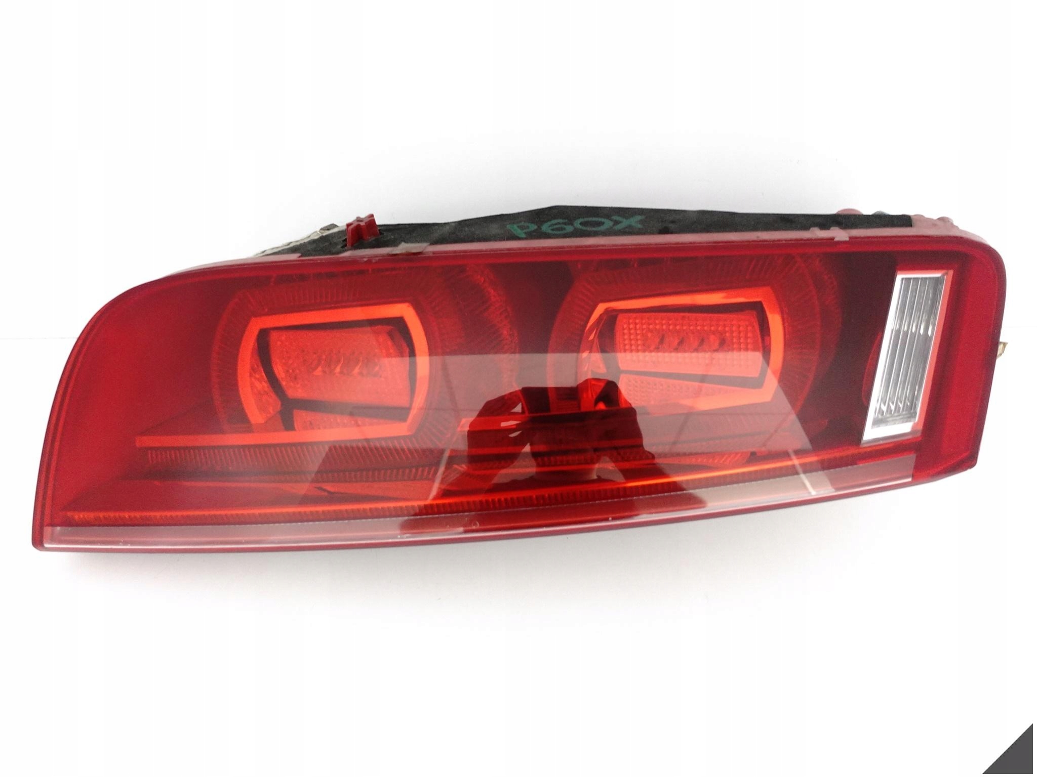AUDI R8 420 07-12 COUPE LAMPA LED W BŁOTNIK PRAWA TYŁ EUROPA 420945096 AUDI R8 420 07-12 COUPE LAMPA LED W BŁOTNIK PRAWA TYŁ EUROPA 420945096