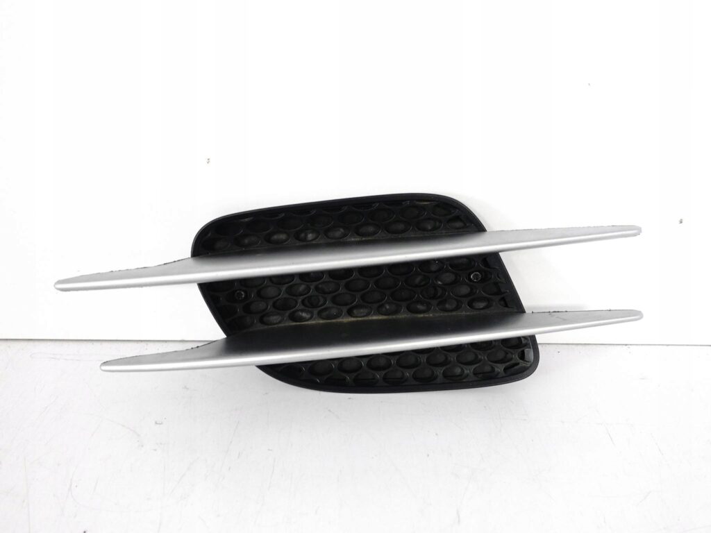 MERCEDES SL R230 01-06 KRATKA NAKŁADKA W BŁOTNIK LEWA PRZÓD A2306900136 MERCEDES SL R230 01-06 KRATKA NAKŁADKA W BŁOTNIK LEWA PRZÓD A2306900136