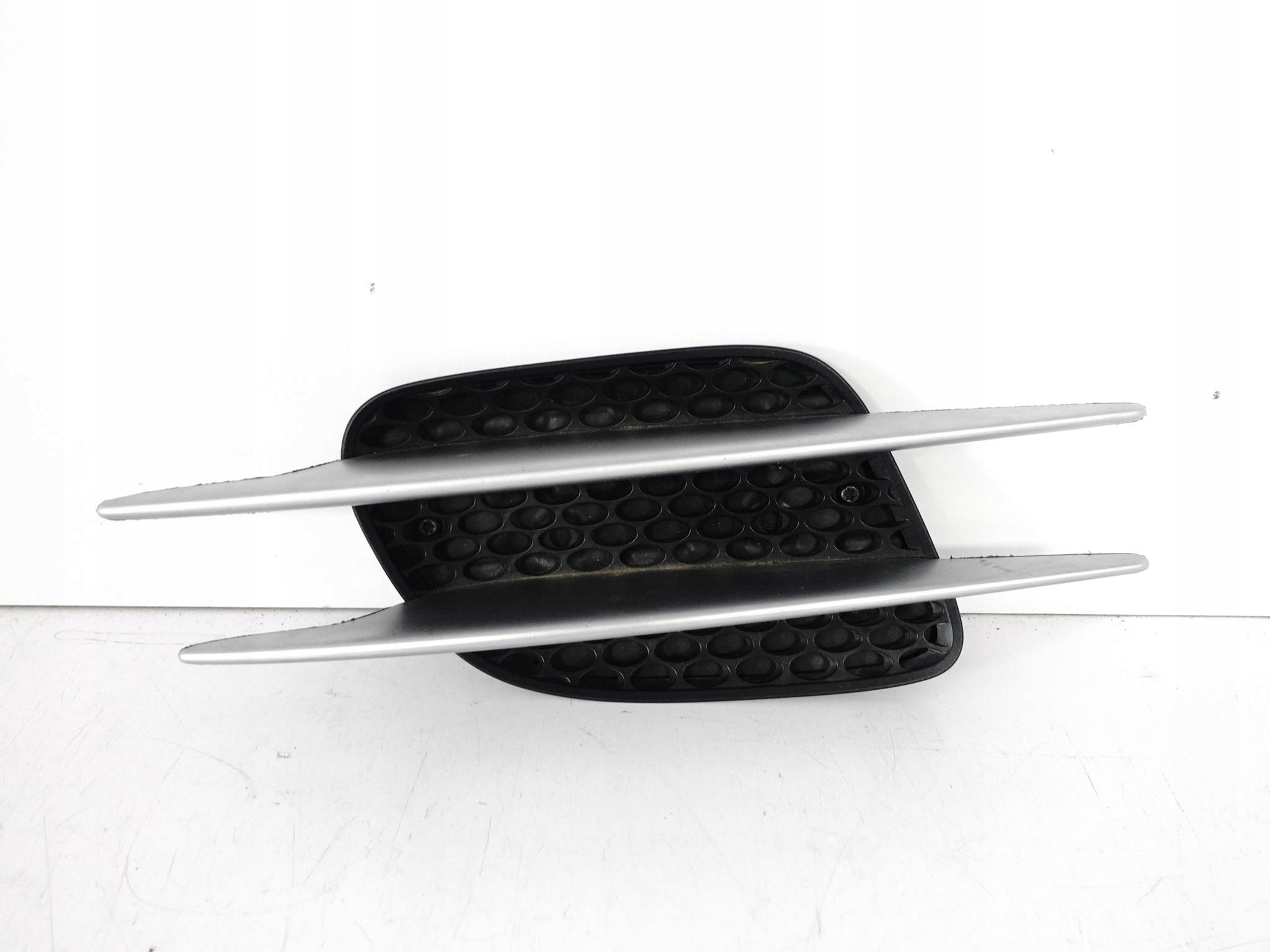MERCEDES SL R230 01-06 KRATKA NAKŁADKA W BŁOTNIK LEWA PRZÓD A2306900136 MERCEDES SL R230 01-06 KRATKA NAKŁADKA W BŁOTNIK LEWA PRZÓD A2306900136