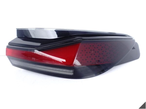BMW 7 i7 G70 22- LAMPA TYŁ LED W BŁOTNIK PRAWA TYŁ SHADOW LINE BMW 7 i7 G70 22- LAMPA TYŁ LED W BŁOTNIK PRAWA TYŁ SHADOW LINE