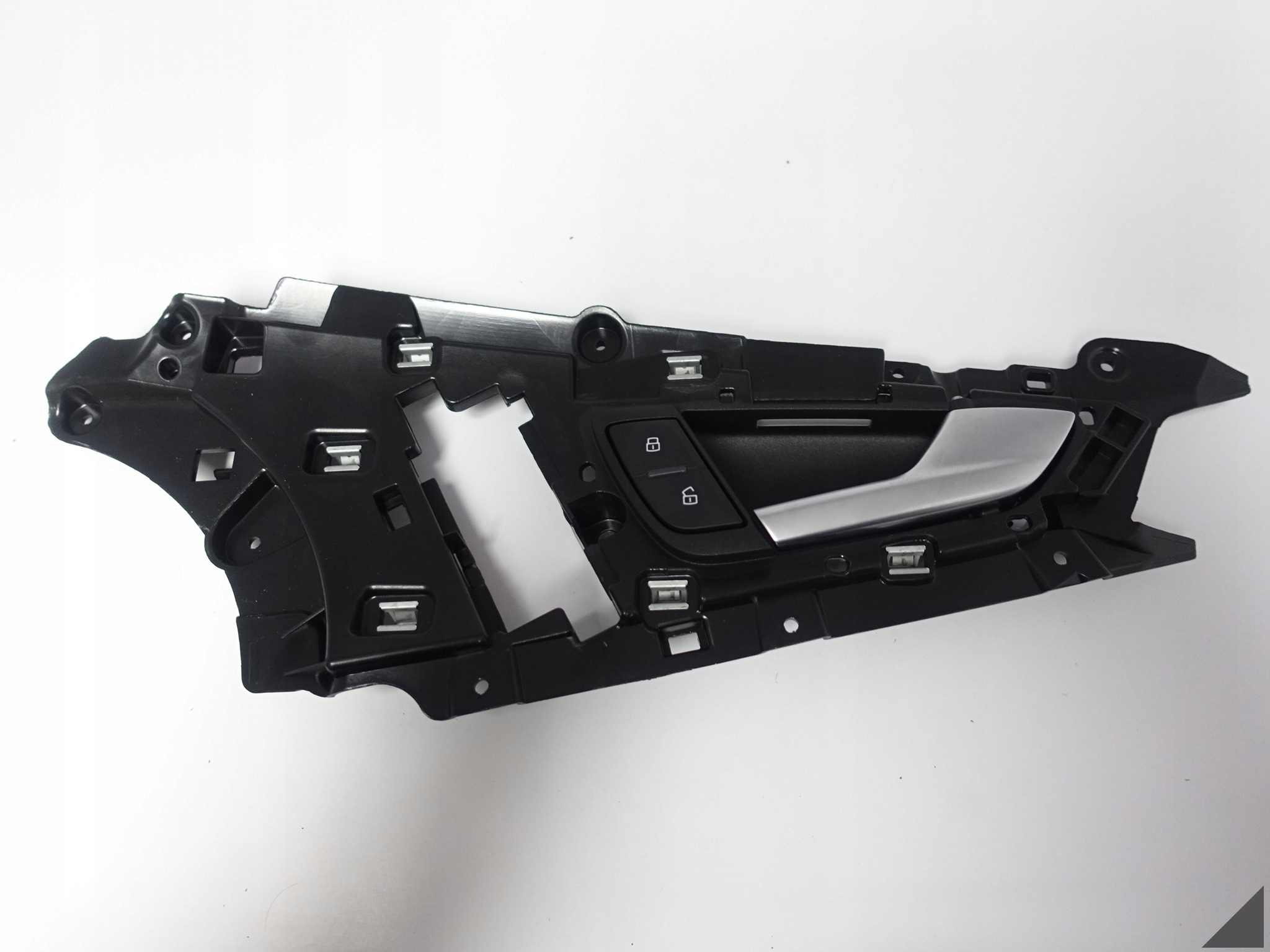 AUDI A7 S7 4G8 LIFT 10-18 KLAMKA DRZWI PRZEDNICH PRAWYCH PRZEŁĄCZNIK CHROM AUDI A7 S7 4G8 LIFT 10-18 KLAMKA DRZWI PRZEDNICH PRAWYCH PRZEŁĄCZNIK CHROM