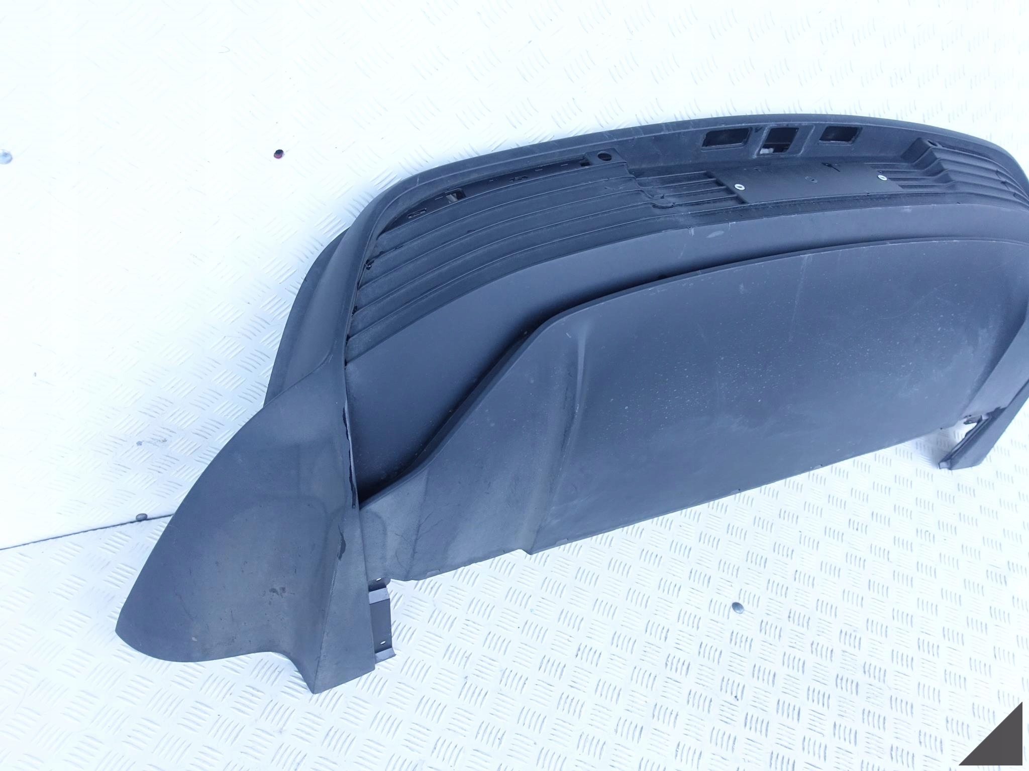 PORSCHE TAYCAN 9J1 ZDERZAK SPOILER DYFUZOR TYŁ PORSCHE TAYCAN 9J1 ZDERZAK SPOILER DYFUZOR TYŁ - obrazek 2