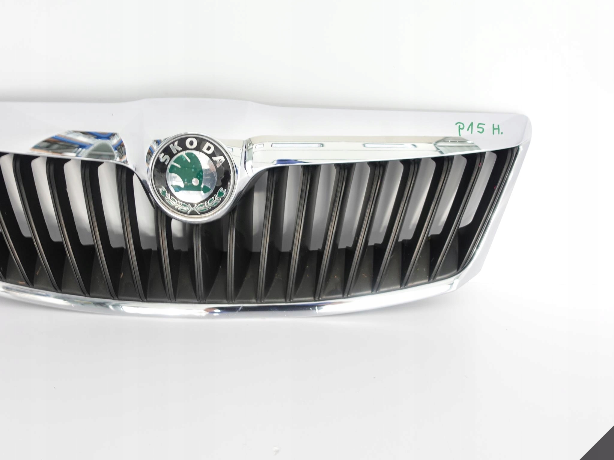 SKODA OCTAVIA 2 II 1Z LIFT 08-13 GRILL ATRAPA *USZKODZONY* SKODA OCTAVIA 2 II 1Z LIFT 08-13 GRILL ATRAPA *USZKODZONY* - obrazek 4