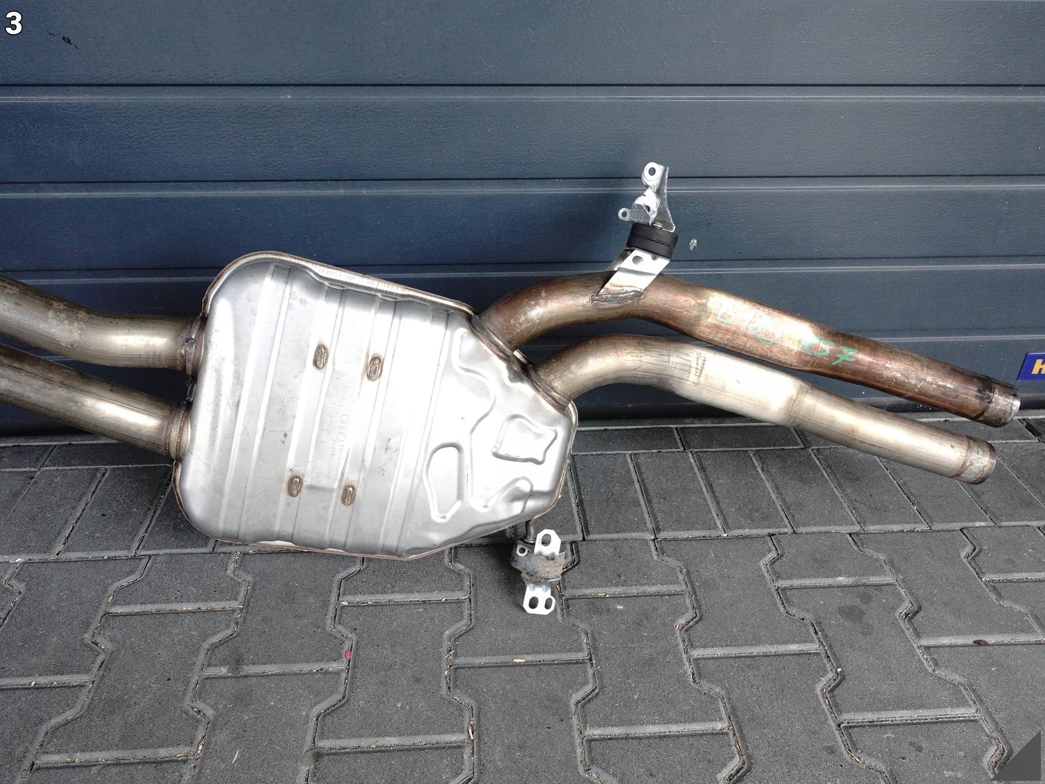 AUDI RS7 4G8 C7 LIFT 15-18 RURA WYDECH TŁUMIK LEWY TYŁ 4.0 TFSI 70 KM AUDI RS7 4G8 C7 LIFT 15-18 RURA WYDECH TŁUMIK LEWY TYŁ 4.0 TFSI 70 KM - obrazek 4