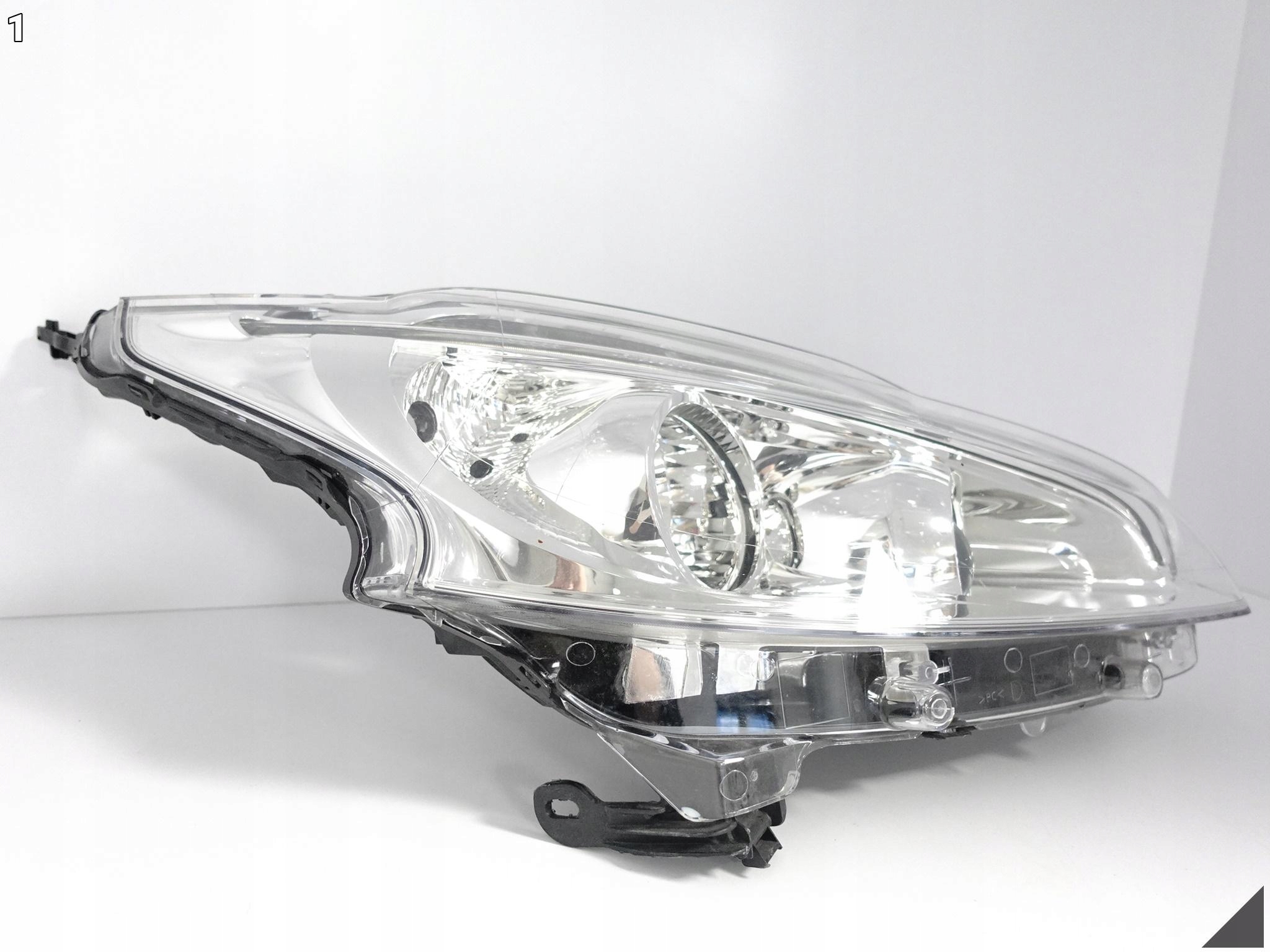PEUGEOT 208 I 12-15 LAMPA ZWYKŁA+LED HALOGEN PRAWA PRZÓD EUROPA B.ŁADNA PEUGEOT 208 I 12-15 LAMPA ZWYKŁA+LED HALOGEN PRAWA PRZÓD EUROPA B.ŁADNA - obrazek 2