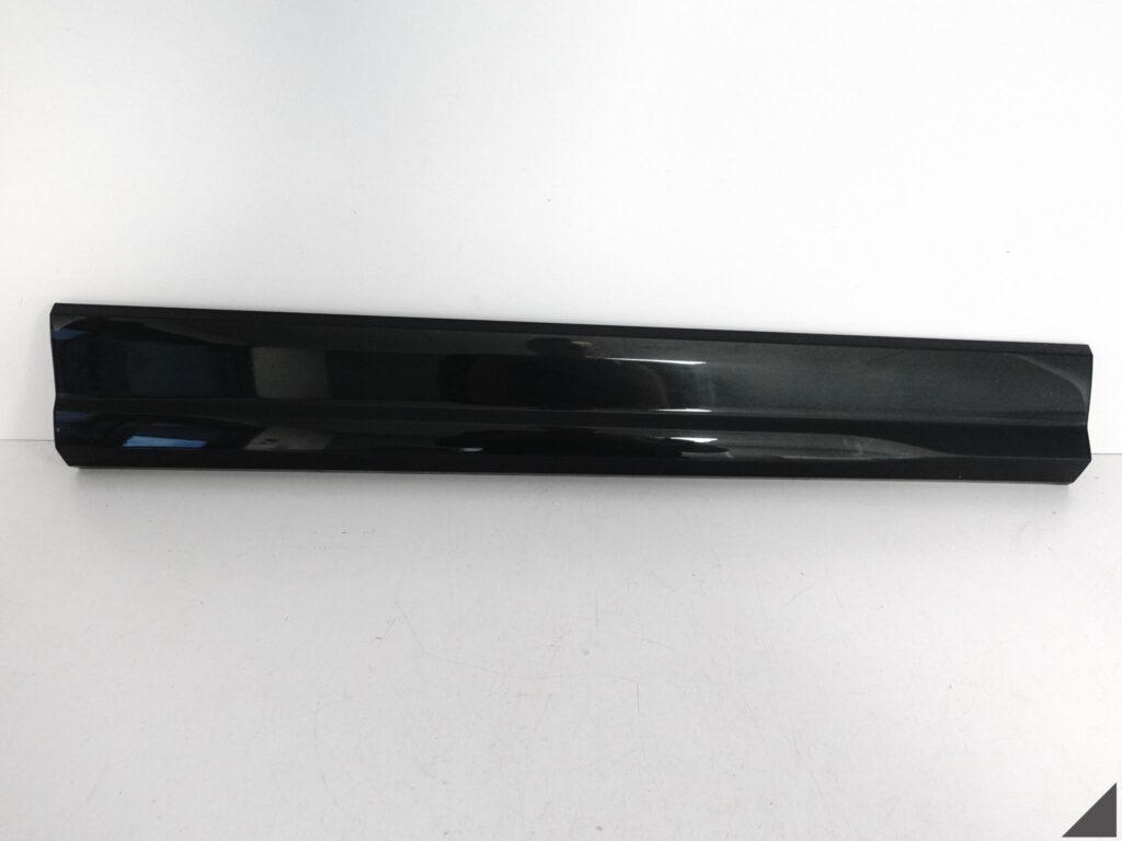 AUDI Q2 81A 16-20 DOLNA LISTWA DRZWI PRAWYCH PRZÓD 81A853960B X7L BASIC