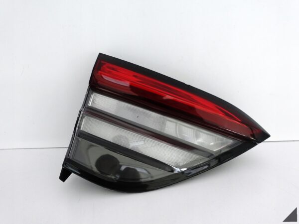 MASERATI LEVANTE M161 LIFT 21- DARK LAMPA LED W BAGAŻNIK LEWA TYŁ EUROPA MASERATI LEVANTE M161 LIFT 21- DARK LAMPA LED W BAGAŻNIK LEWA TYŁ EUROPA