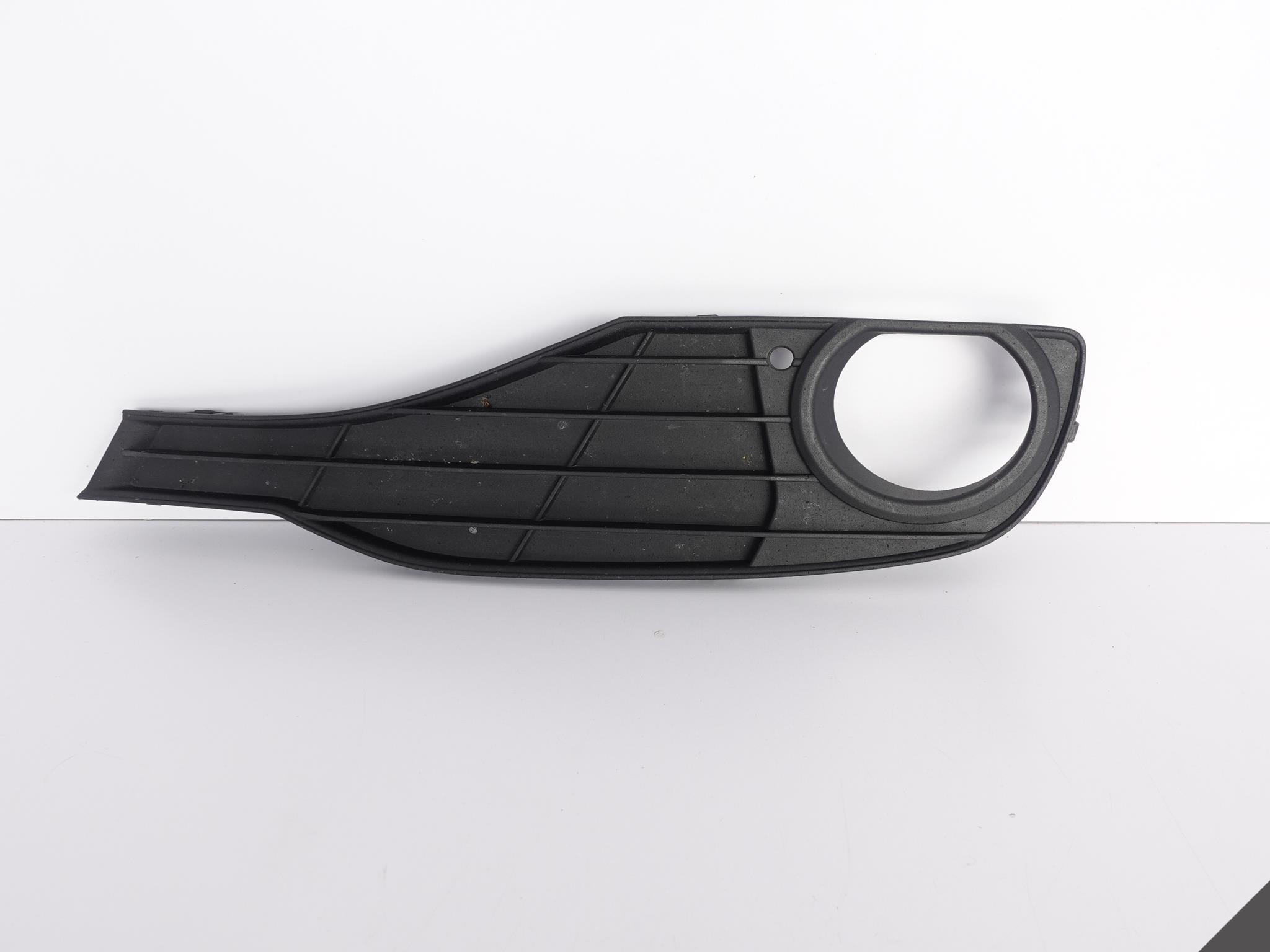 BMW F30 F31 11-15 ZWYKŁA ZDERZAK KRATKA LEWA BMW F30 F31 11-15 ZWYKŁA ZDERZAK KRATKA LEWA