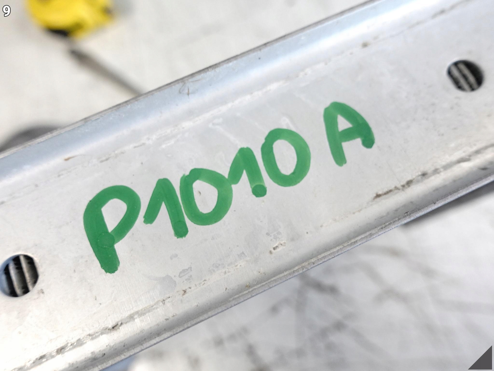AUDI RS7 4G8 RS6 4G0 14-18 DODATKOWA CHŁODNICA WODY PRZEWÓD ODPOWIETRZAJĄCY AUDI RS7 4G8 RS6 4G0 14-18 DODATKOWA CHŁODNICA WODY PRZEWÓD ODPOWIETRZAJĄCY - obrazek 10