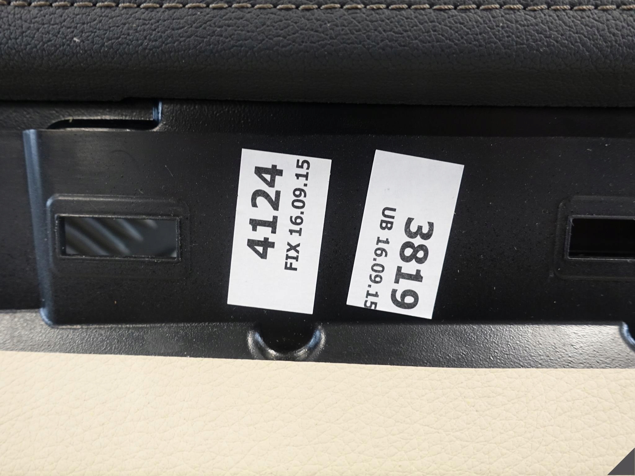 BMW 7 G11 G12 TAPICERKA PRAWA PRZÓD CANBERRABEIGE BMW 7 G11 G12 TAPICERKA PRAWA PRZÓD CANBERRABEIGE - obrazek 4
