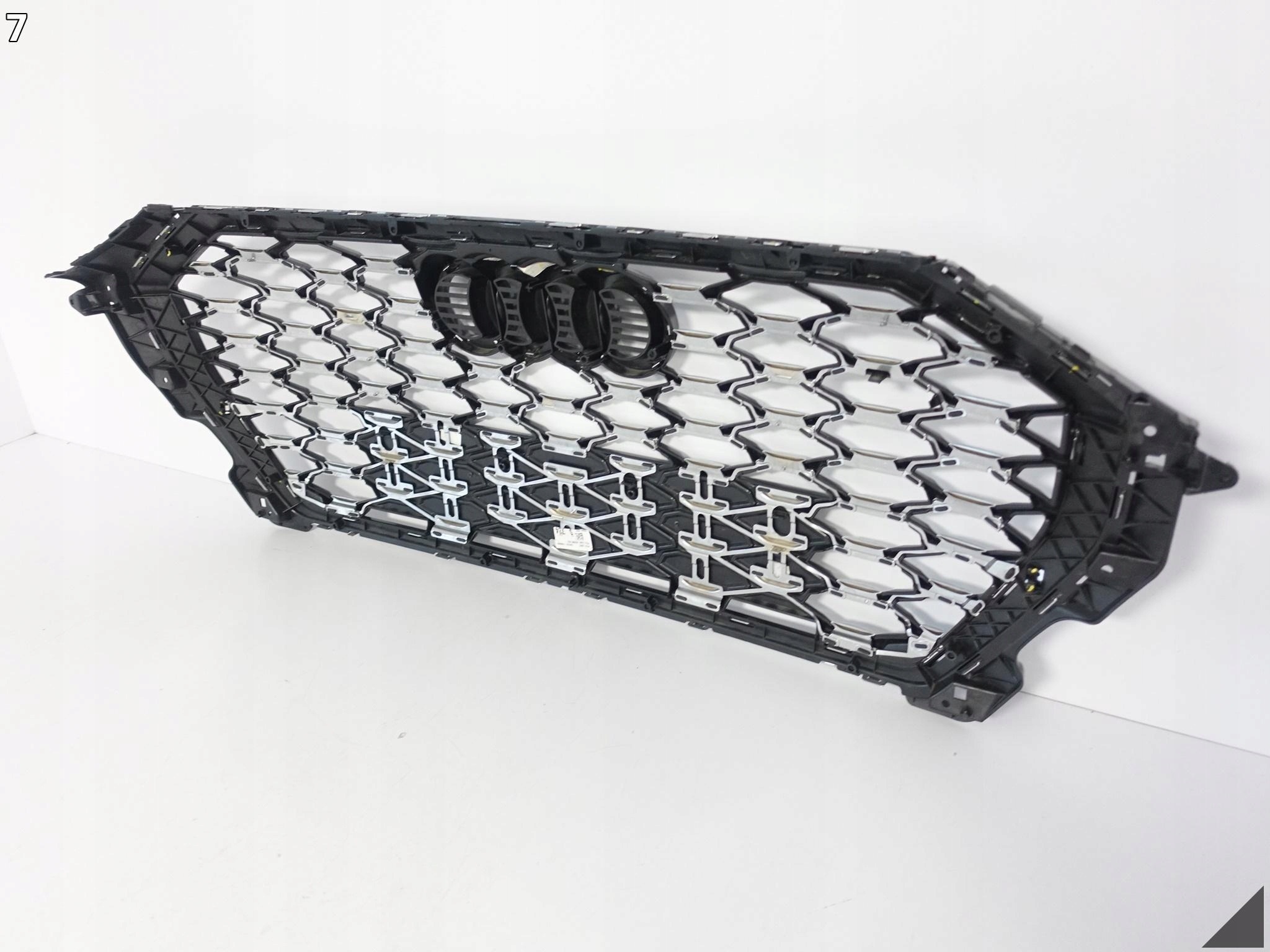 AUDI Q3 II F3 83F S-LINE 18- GRILL ATRAPA KRATKA W ZDERZAK AUDI Q3 II F3 83F S-LINE 18- GRILL ATRAPA KRATKA W ZDERZAK - obrazek 8