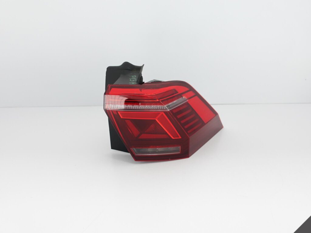 VW TIGUAN II 5NA LIFT 20- IQ.LIGHT LAMPA LED PRAWA