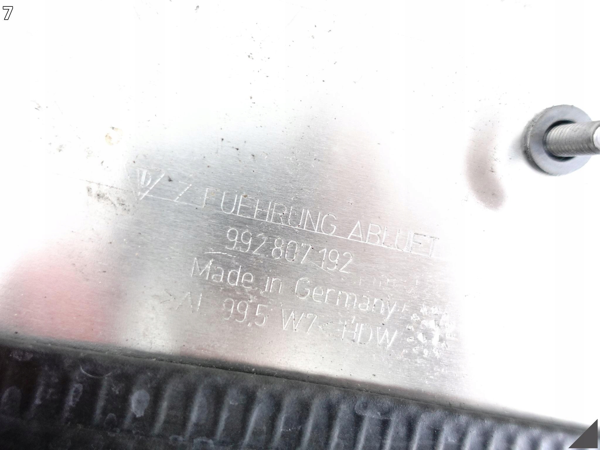 PORSCHE 911 992 19- KIEROWNICA POWIETRZA PROWADNICA WLOT TYLNA ŚRODKOWA PORSCHE 911 992 19- KIEROWNICA POWIETRZA PROWADNICA WLOT TYLNA ŚRODKOWA - obrazek 8