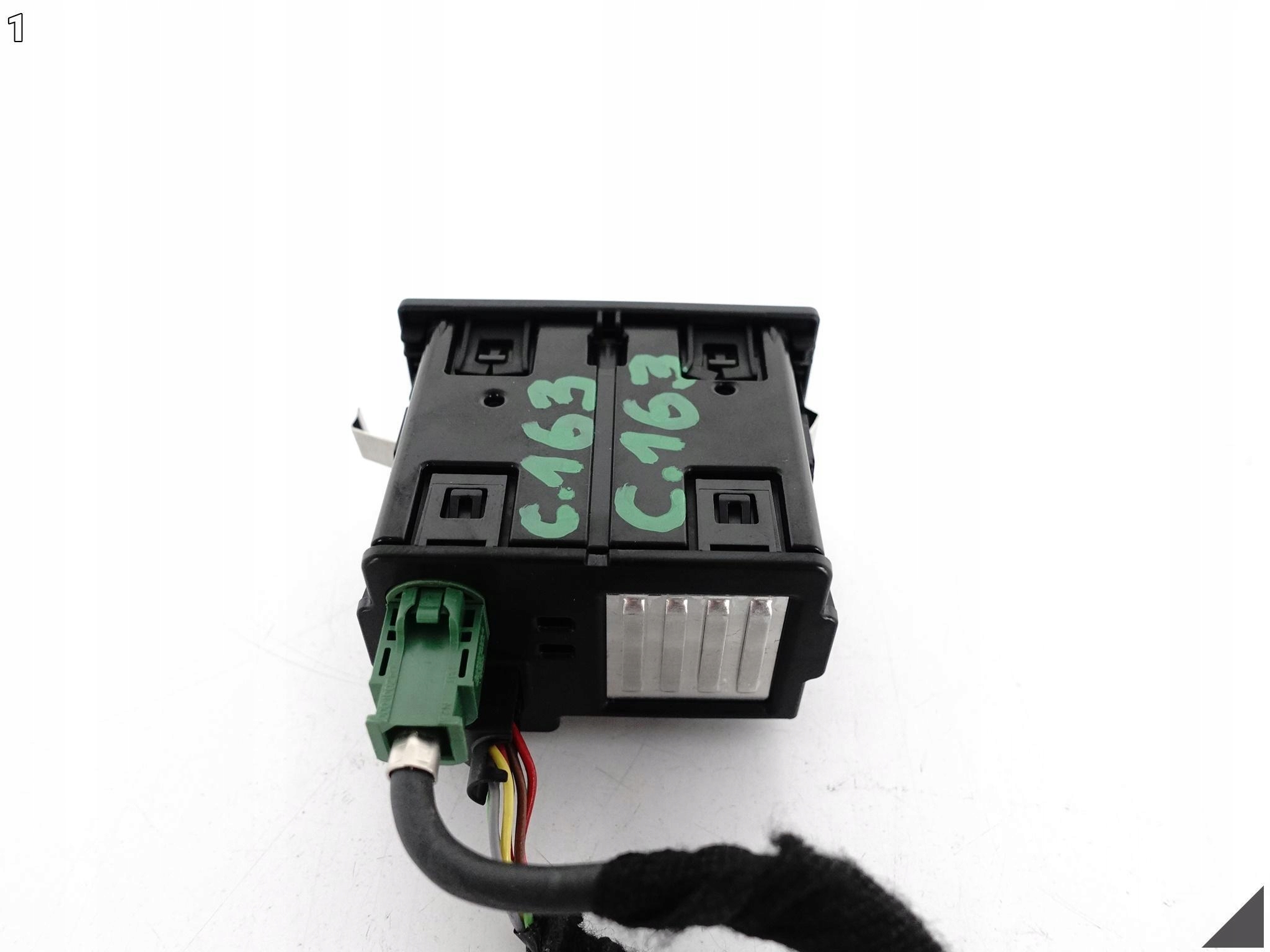 AUDI A6 S6 4G0 C7 LIFT 14-18 GNIAZDO PORT USB AUX AUDI A6 S6 4G0 C7 LIFT 14-18 GNIAZDO PORT USB AUX - obrazek 2