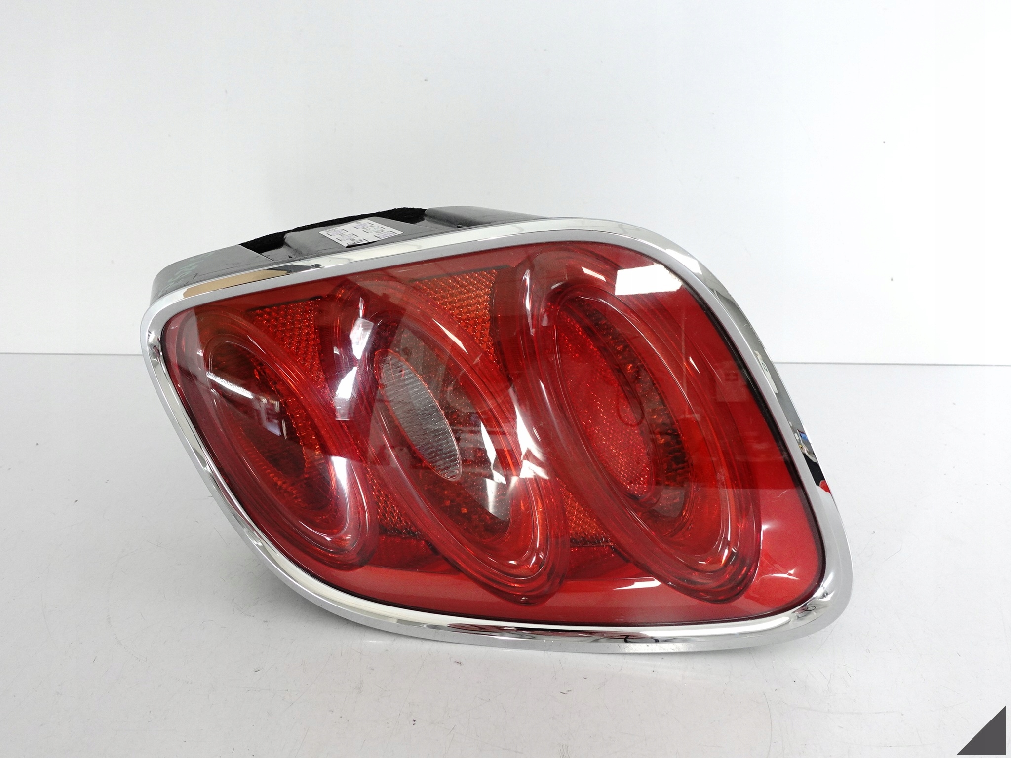 BENTLEY MULSANNE 3Y0 10- LAMPA LED PRAWA TYŁ EUROPA 3Y0945096K CHROM BENTLEY MULSANNE 3Y0 10- LAMPA LED PRAWA TYŁ EUROPA 3Y0945096K CHROM