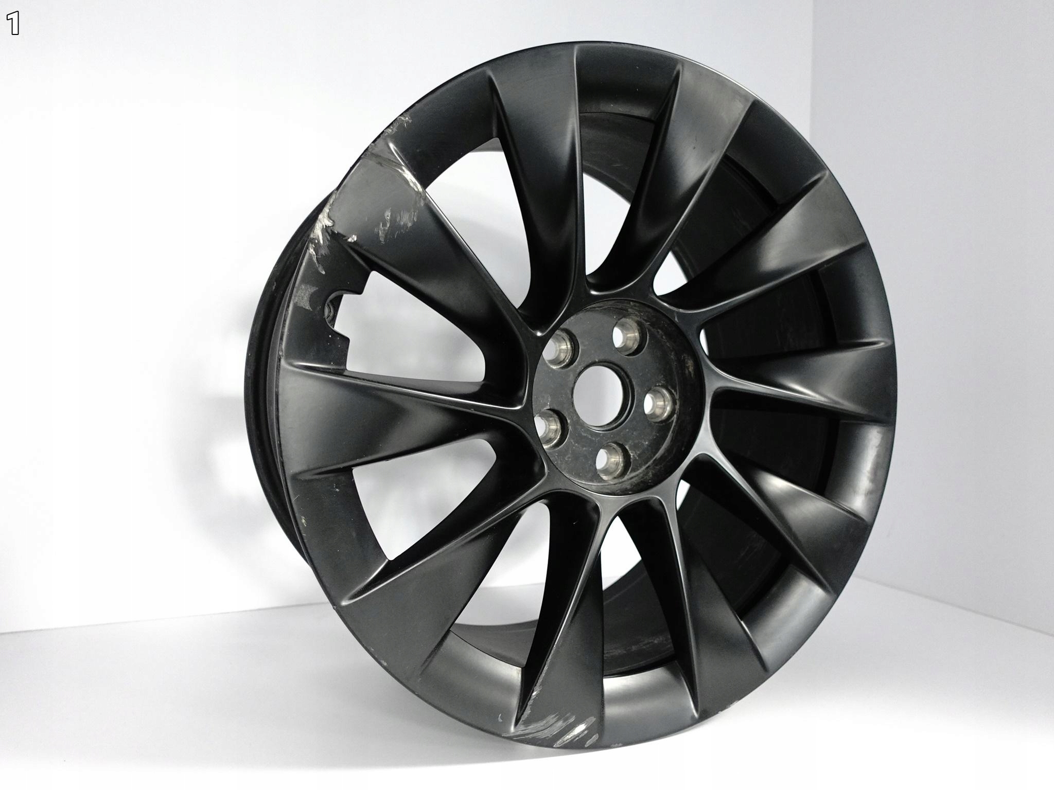 TESLA MODEL Y PERFORMANCE 20- FELGA 9,5JX20 ET45 5X114,3 TESLA MODEL Y PERFORMANCE 20- FELGA 9,5JX20 ET45 5X114,3 - obrazek 2