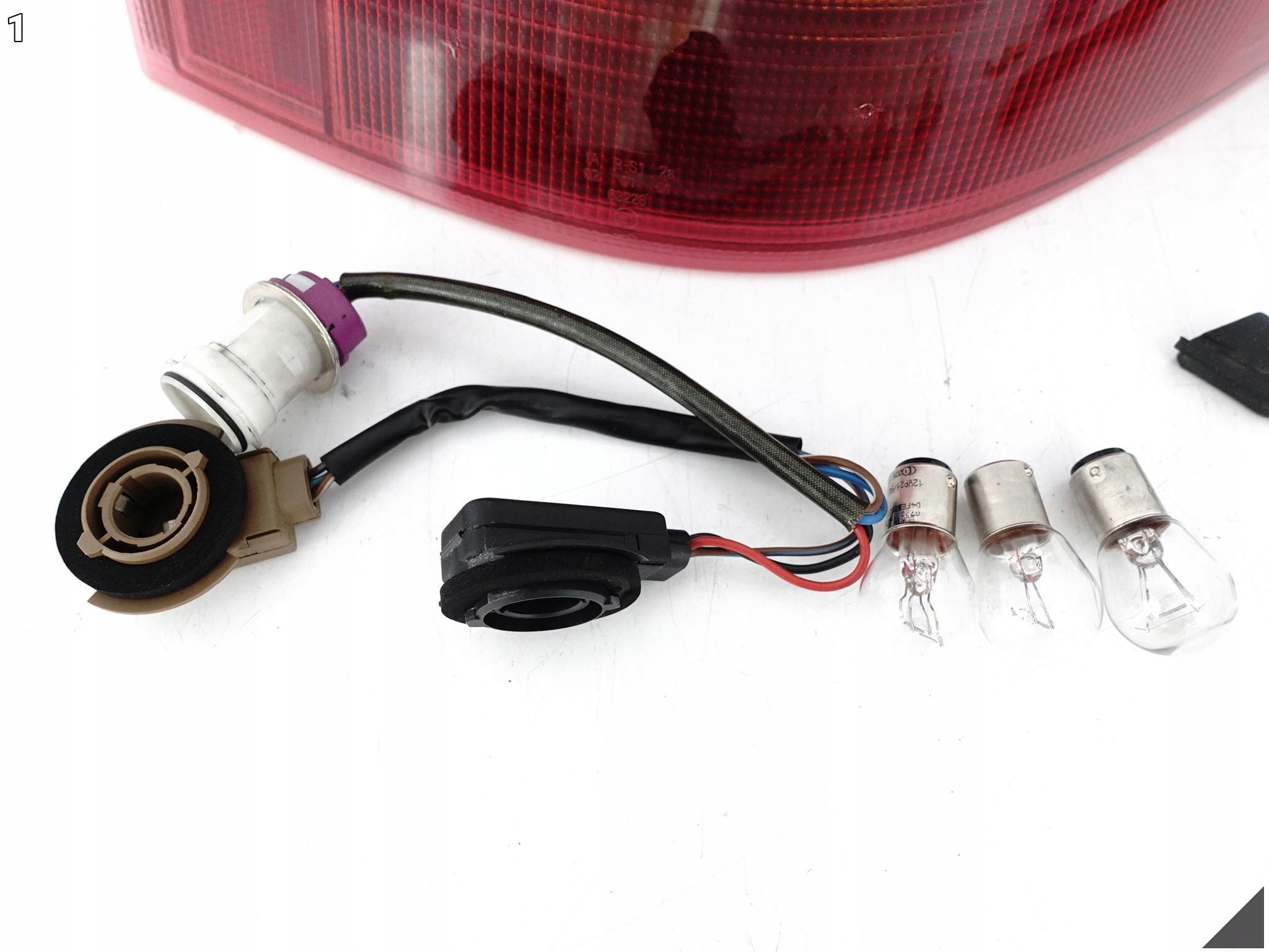 PORSCHE 911 964 89-94 LAMPA PRAWA TYŁ ORYGINALNA PORSCHE 911 964 89-94 LAMPA PRAWA TYŁ ORYGINALNA - obrazek 2