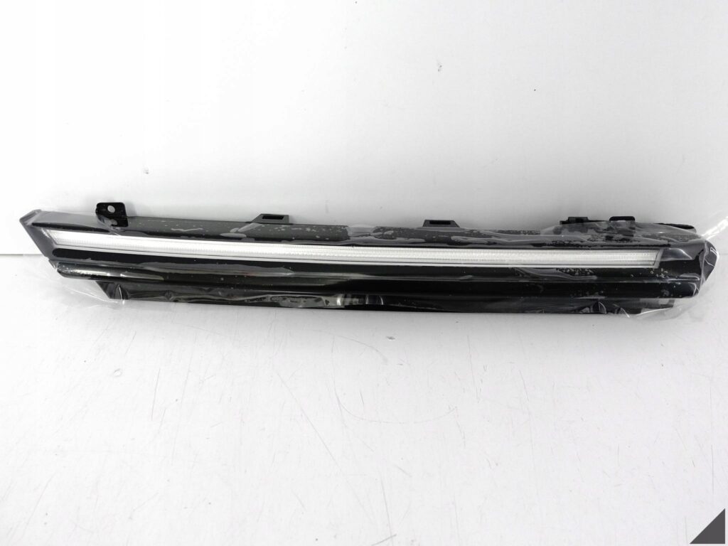 VW GOLF 8 VIII 5H0 19- GRILL ATRAPA LED DRL LISTWA OZDOBNA PODŚWIETLANE R VW GOLF 8 VIII 5H0 19- GRILL ATRAPA LED DRL LISTWA OZDOBNA PODŚWIETLANE R