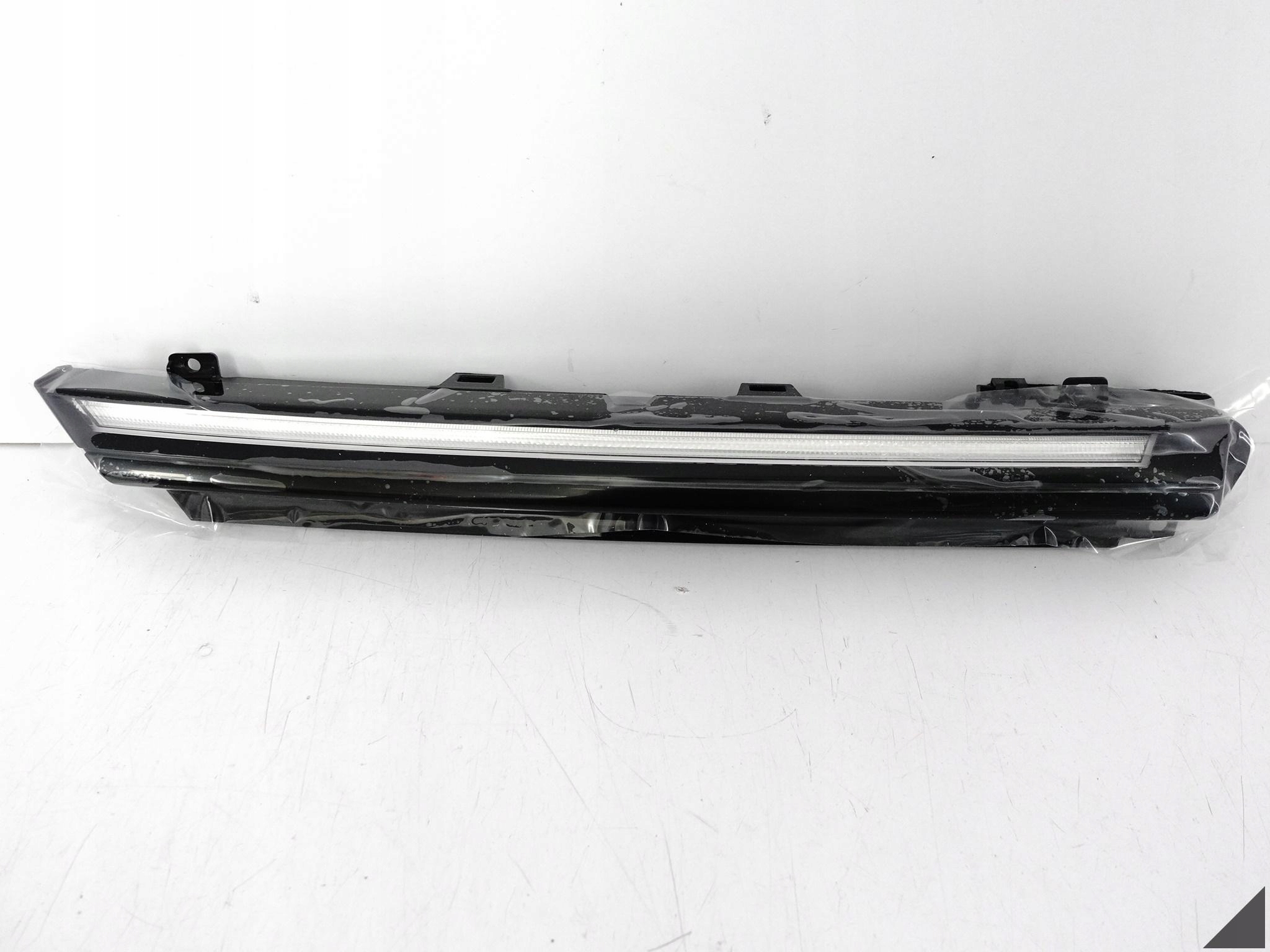 VW GOLF 8 VIII 5H0 19- GRILL ATRAPA LED DRL LISTWA OZDOBNA PODŚWIETLANE R VW GOLF 8 VIII 5H0 19- GRILL ATRAPA LED DRL LISTWA OZDOBNA PODŚWIETLANE R