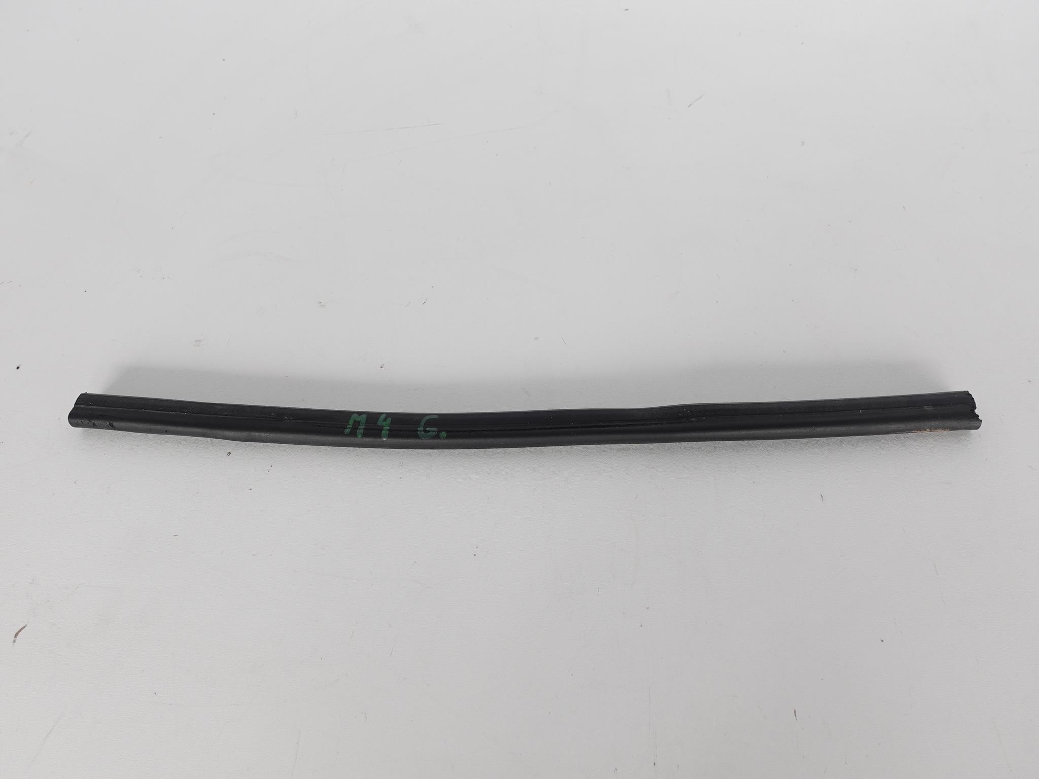 MERCEDES ML W166 USZCZELKA PRAWA LEWA PASA PRZÓD MERCEDES ML W166 USZCZELKA PRAWA LEWA PASA PRZÓD