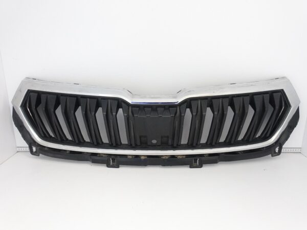 SKODA KAROQ 57A LIFT 22- GRILL ATRAPA KRATKA W ZDERZAK PRZÓD KAMERA