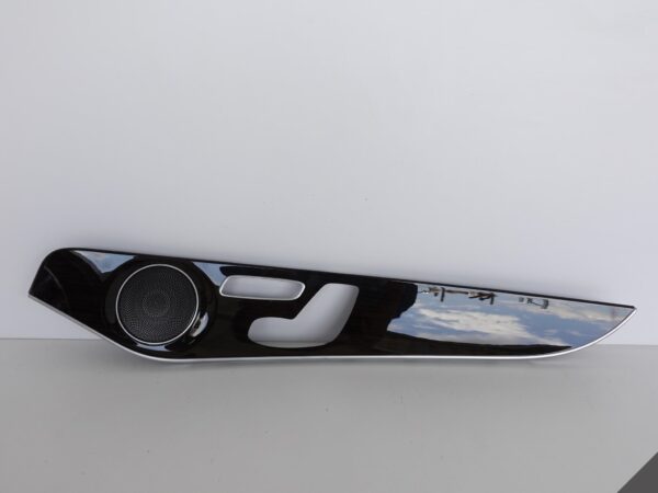 MERCEDES W205 GLC LISTWA DEKOR PANEL PRAWA PRZÓD MERCEDES W205 GLC LISTWA DEKOR PANEL PRAWA PRZÓD