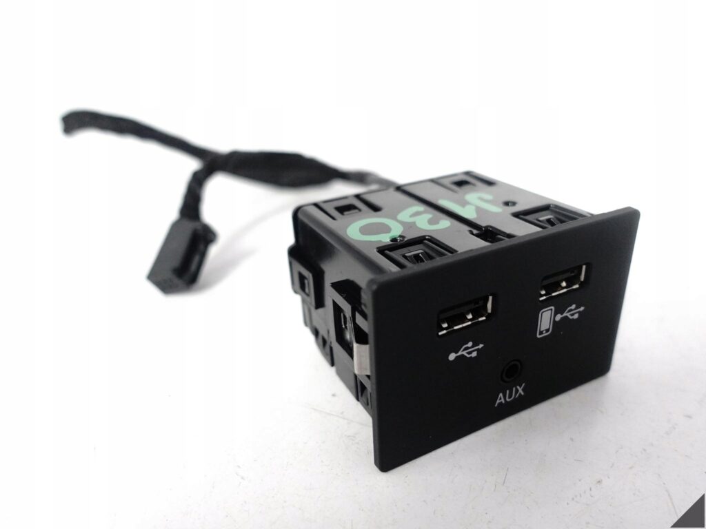 AUDI RS7 S7 A7 4G8 RS6 S6 A6 4G0 C7 LIFT 14-18 GNIAZDO PORT USB AUX AMI AUDI RS7 S7 A7 4G8 RS6 S6 A6 4G0 C7 LIFT 14-18 GNIAZDO PORT USB AUX AMI