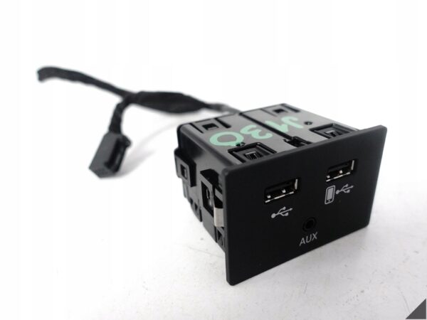 AUDI RS7 S7 A7 4G8 RS6 S6 A6 4G0 C7 LIFT 14-18 GNIAZDO PORT USB AUX AMI AUDI RS7 S7 A7 4G8 RS6 S6 A6 4G0 C7 LIFT 14-18 GNIAZDO PORT USB AUX AMI