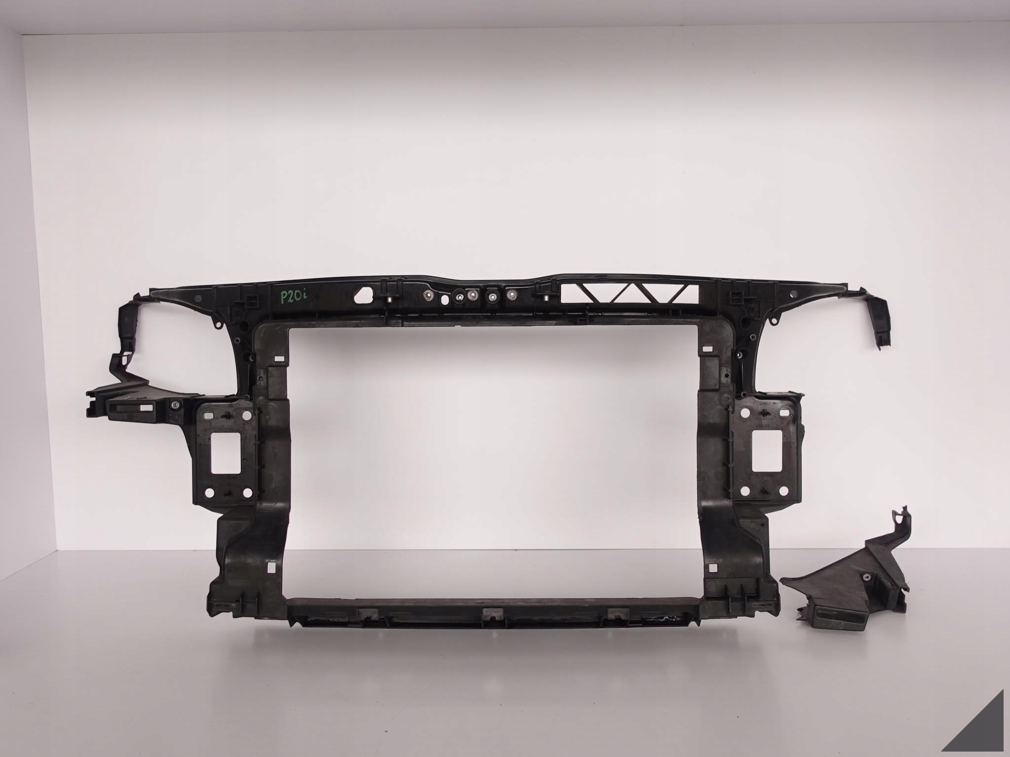 AUDI TT 8J0 06-14 WZMOCNIENIE PASA PRZÓD AUDI TT 8J0 06-14 WZMOCNIENIE PASA PRZÓD