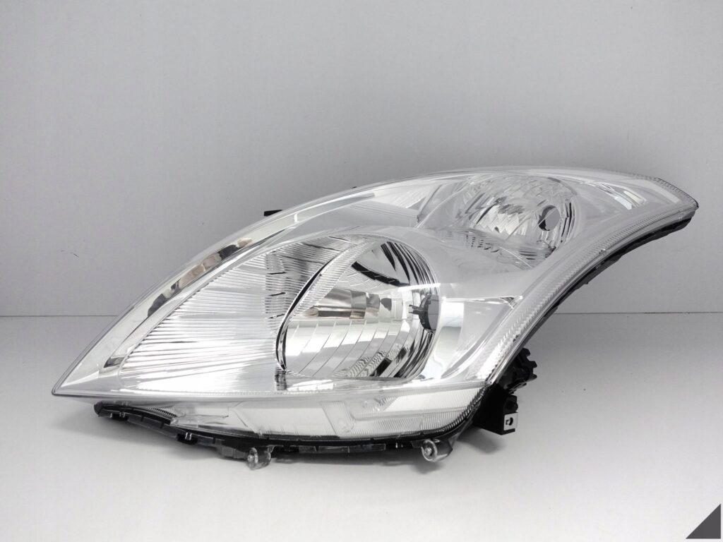 SUZUKI SWIFT IV 4 MK7 10-17 LAMPA ZWYKŁA HALOGEN LEWA PRZÓD EUROPA B.ŁADNA SUZUKI SWIFT IV 4 MK7 10-17 LAMPA ZWYKŁA HALOGEN LEWA PRZÓD EUROPA B.ŁADNA