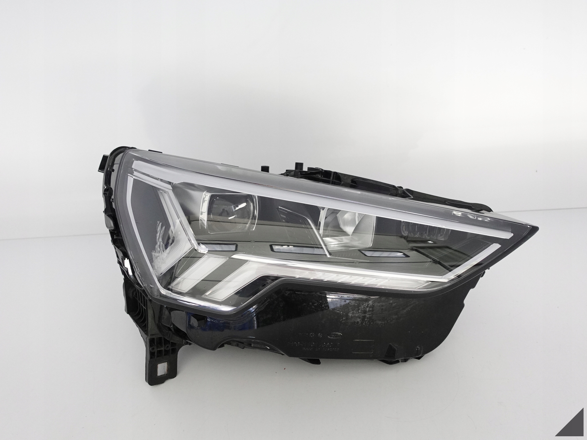 AUDI Q3 II 2 F3 83A 18- LAMPA FULL LED PRAWA EU AUDI Q3 II 2 F3 83A 18- LAMPA FULL LED PRAWA EU