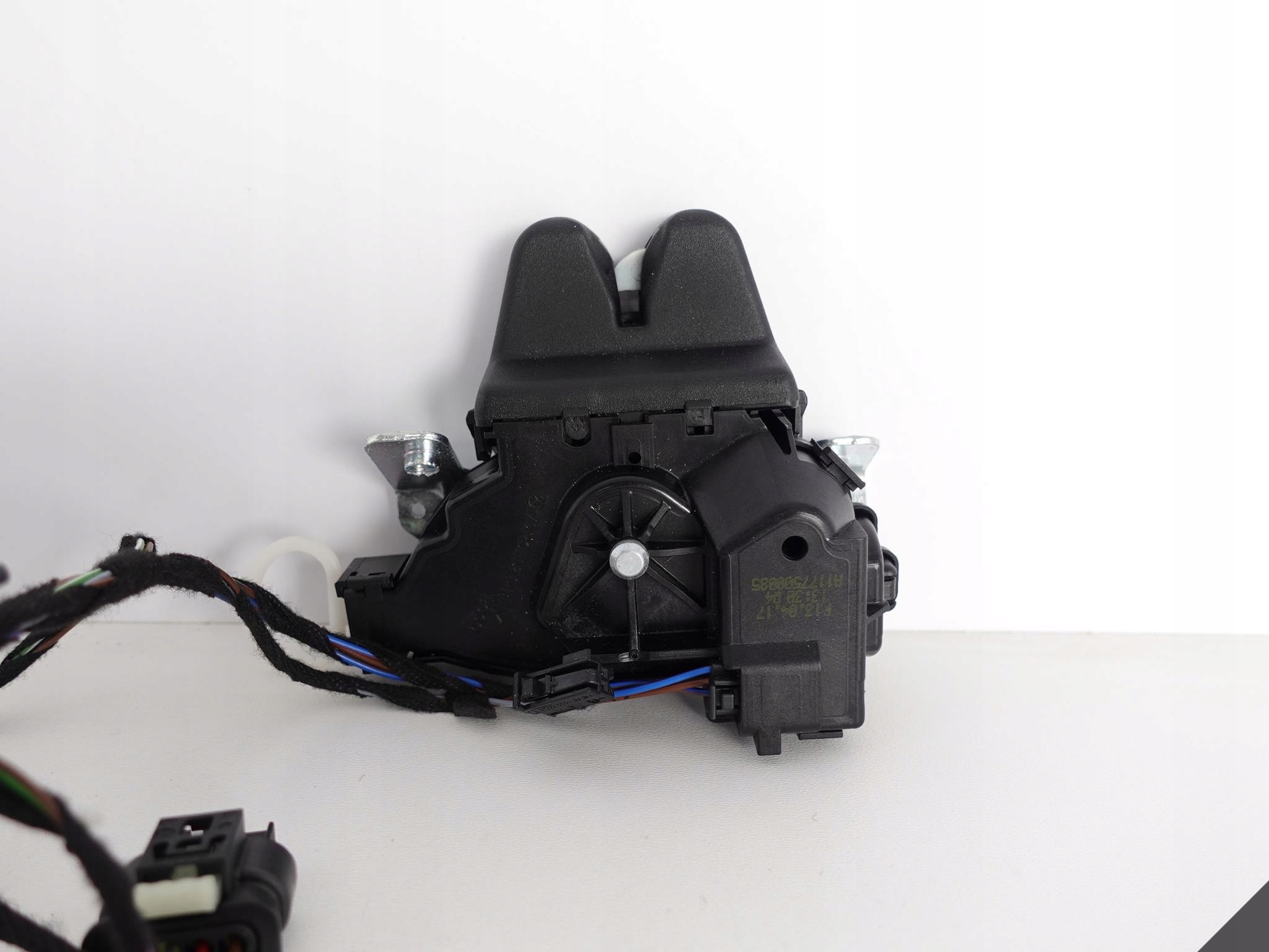 MERCEDES C W205 CLA 117 INSTALACJA ZAMEK KLAPY TYŁ MERCEDES C W205 CLA 117 INSTALACJA ZAMEK KLAPY TYŁ - obrazek 2