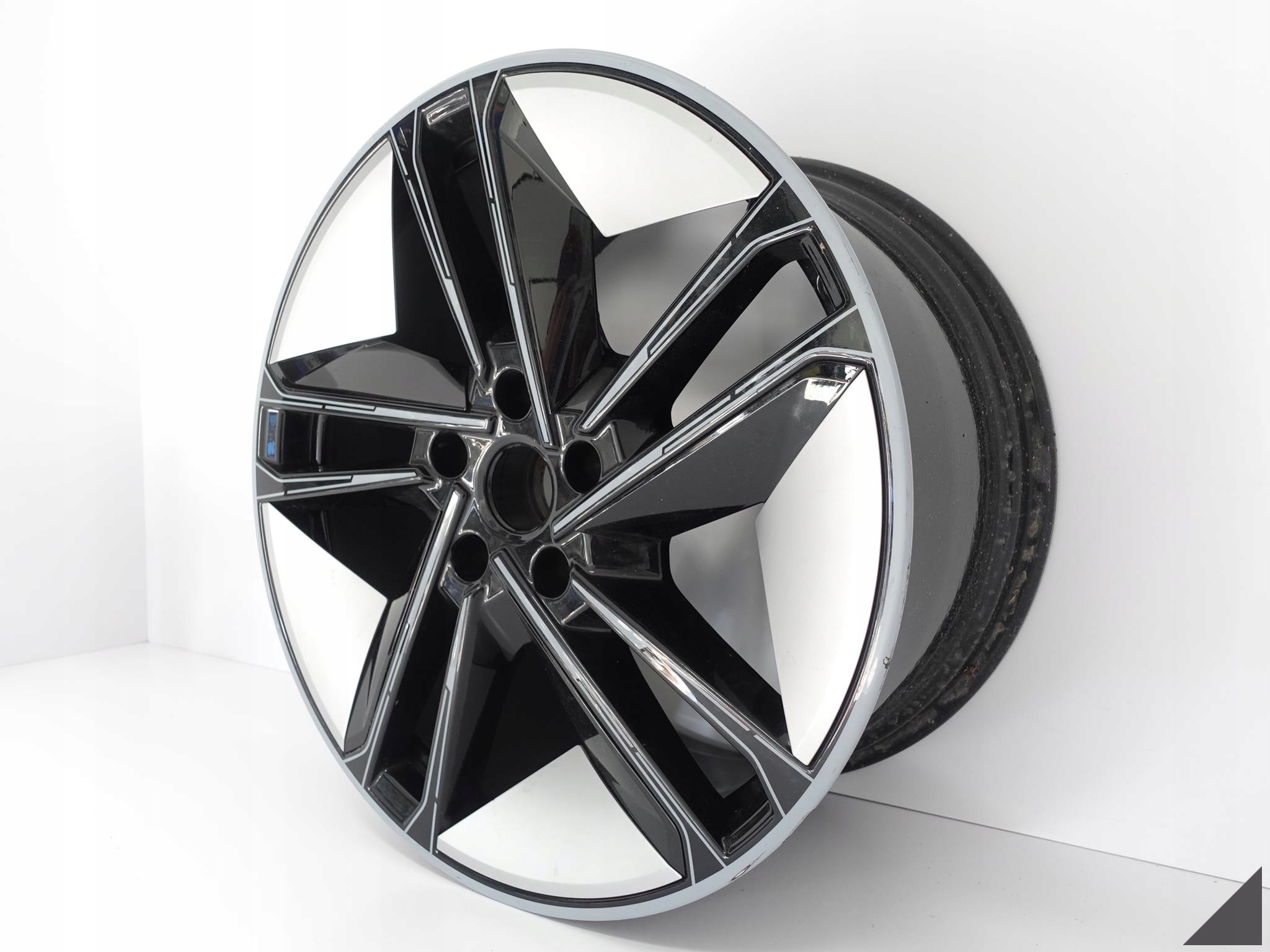 AUDI E-TRON GT RS 4J3 20- FELGA 11,5X21 ET66 5X112 AUDI E-TRON GT RS 4J3 20- FELGA 11,5X21 ET66 5X112 - obrazek 3