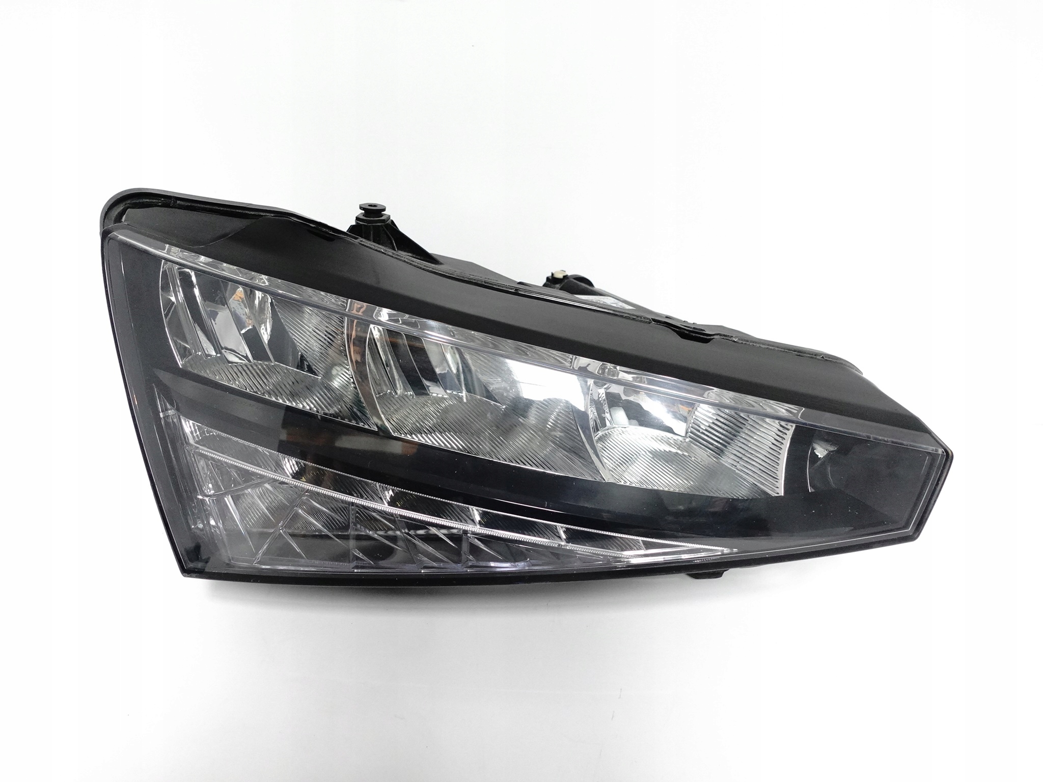 SKODA SCALA 657 19- LAMPA ZWYKŁA H7 + LED PRAWA EU SKODA SCALA 657 19- LAMPA ZWYKŁA H7 + LED PRAWA EU