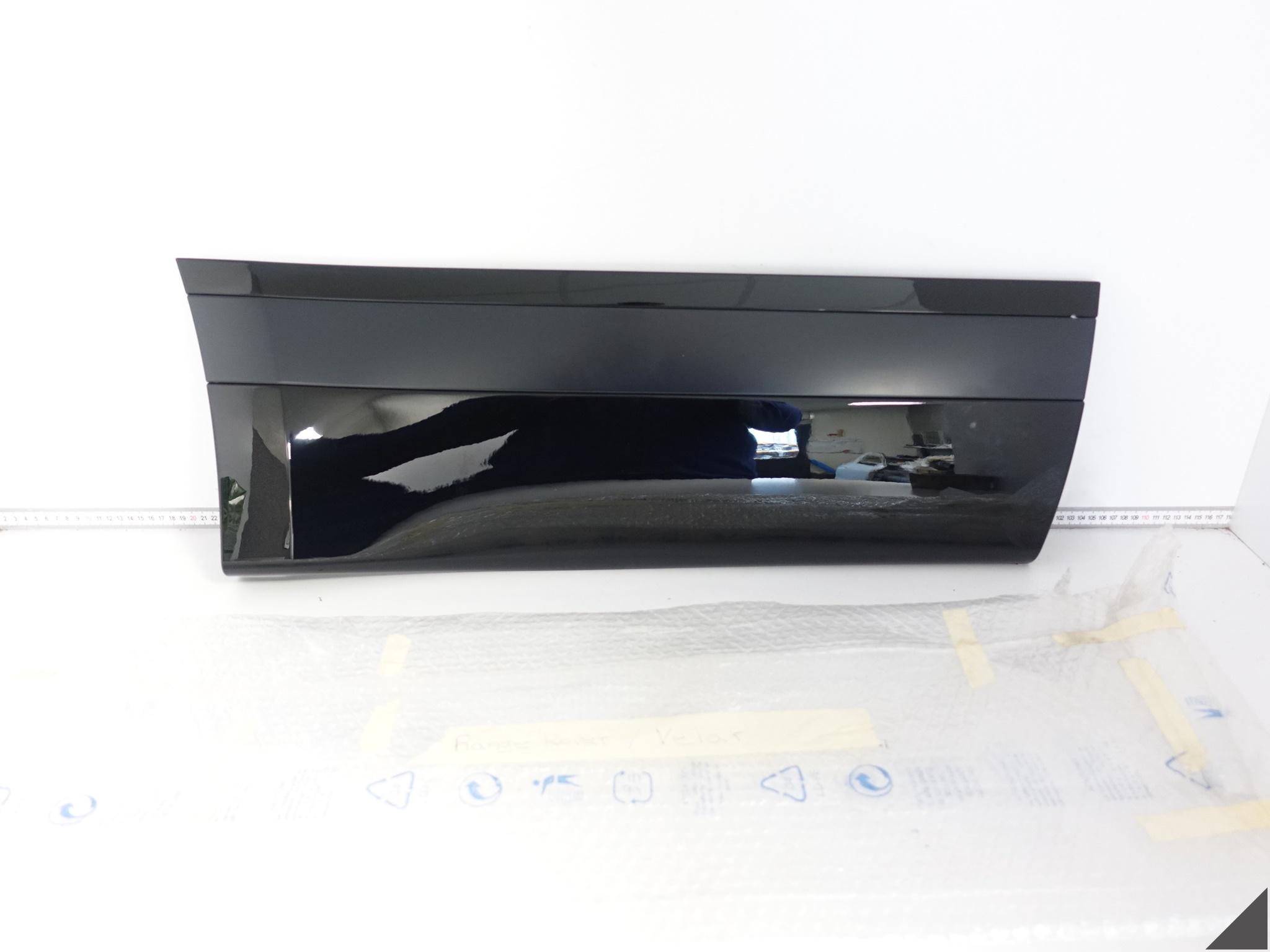 RANGE ROVER VELAR L560 17- LISTWA NAKŁADKA NA DRZWI PRAWA TYŁ NARVICK BLACK RANGE ROVER VELAR L560 17- LISTWA NAKŁADKA NA DRZWI PRAWA TYŁ NARVICK BLACK