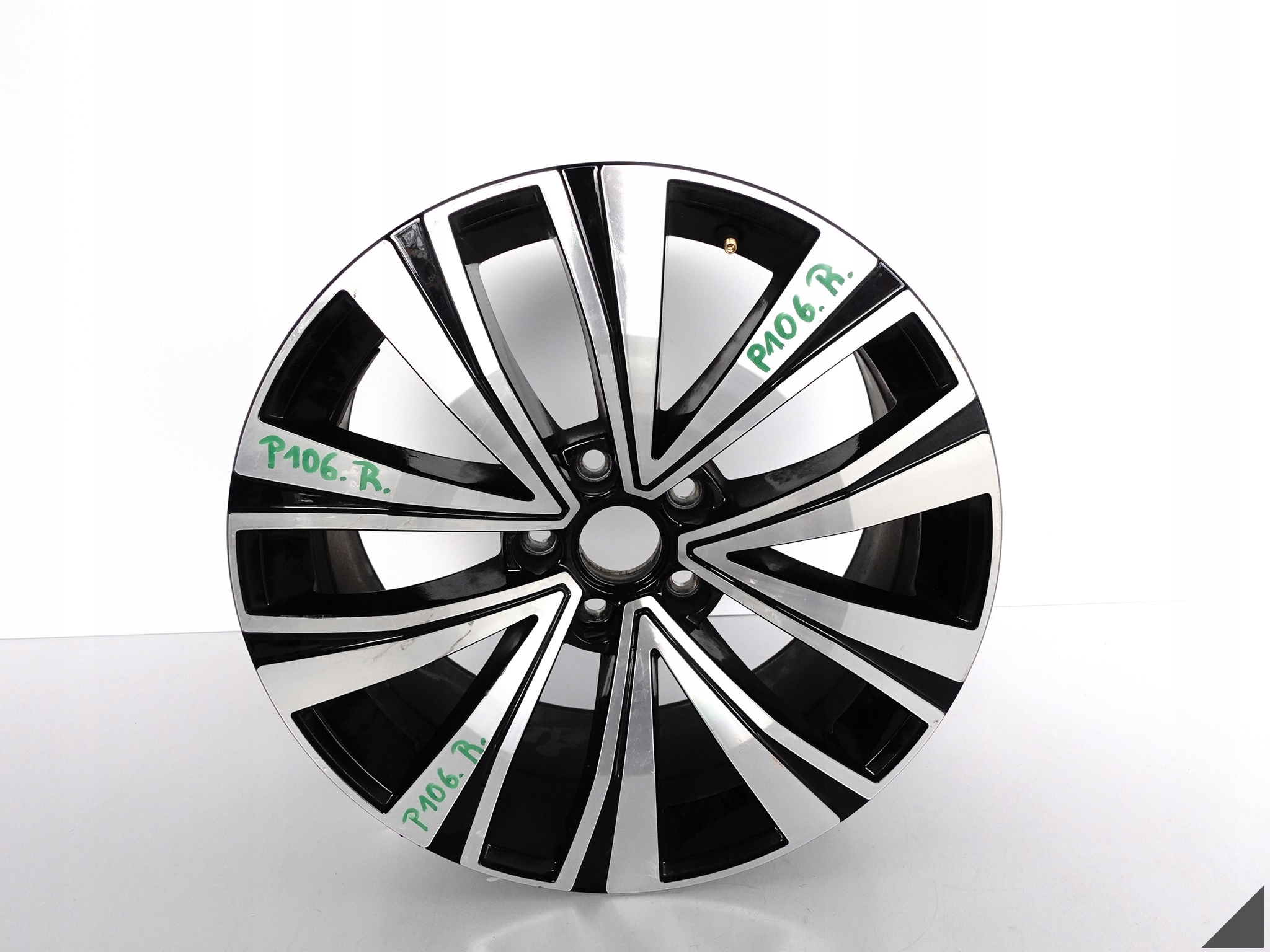 VW ARTEON 3G8 FELGA 8JX18 ET40 5X112 VW ARTEON 3G8 FELGA 8JX18 ET40 5X112