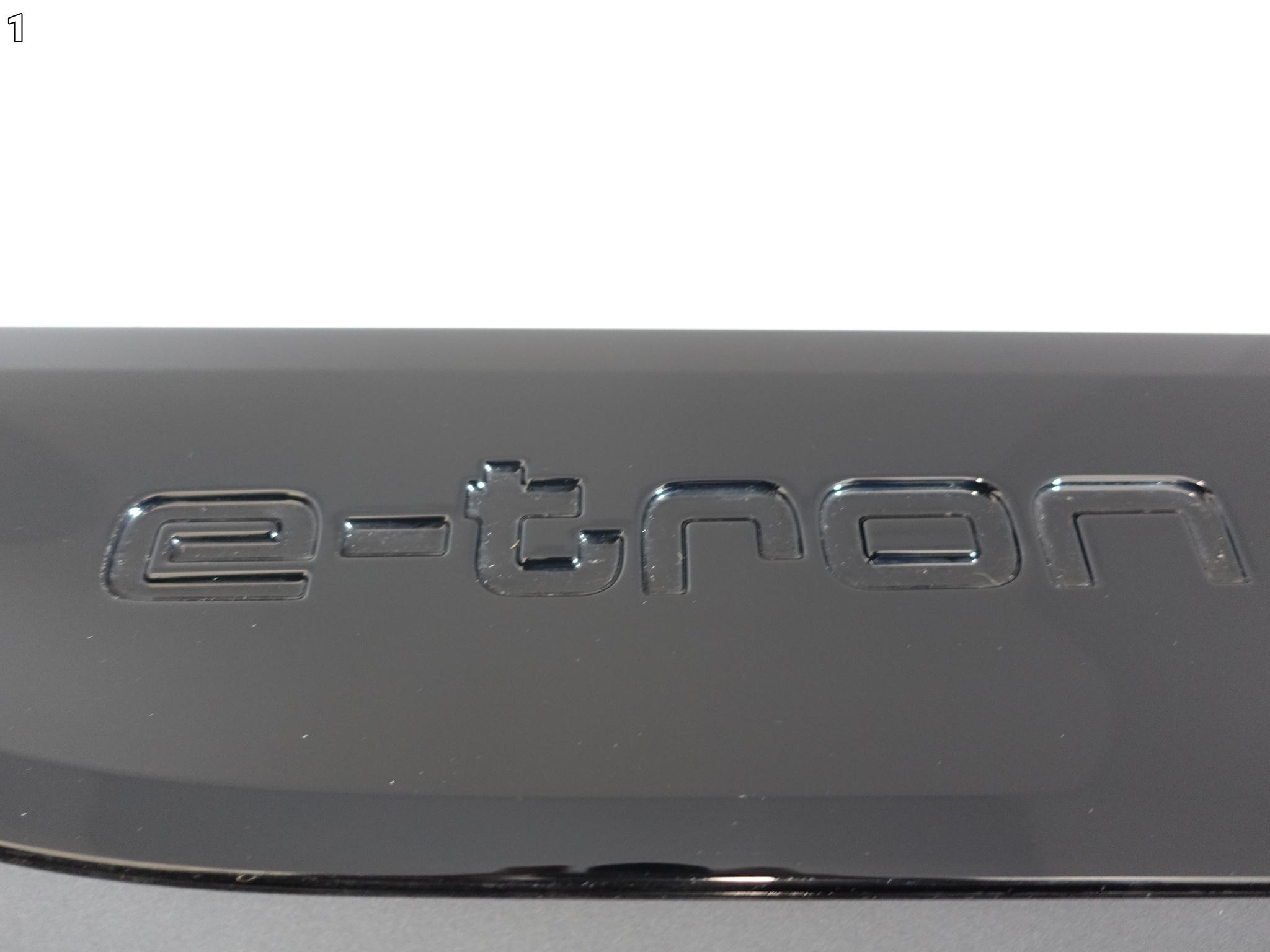 AUDI Q6 E-TRON 85H 23- LISTWA NAKŁADKA NA DRZWI PRAWA TYŁ Z7S / Y9B AUDI Q6 E-TRON 85H 23- LISTWA NAKŁADKA NA DRZWI PRAWA TYŁ Z7S / Y9B - obrazek 2