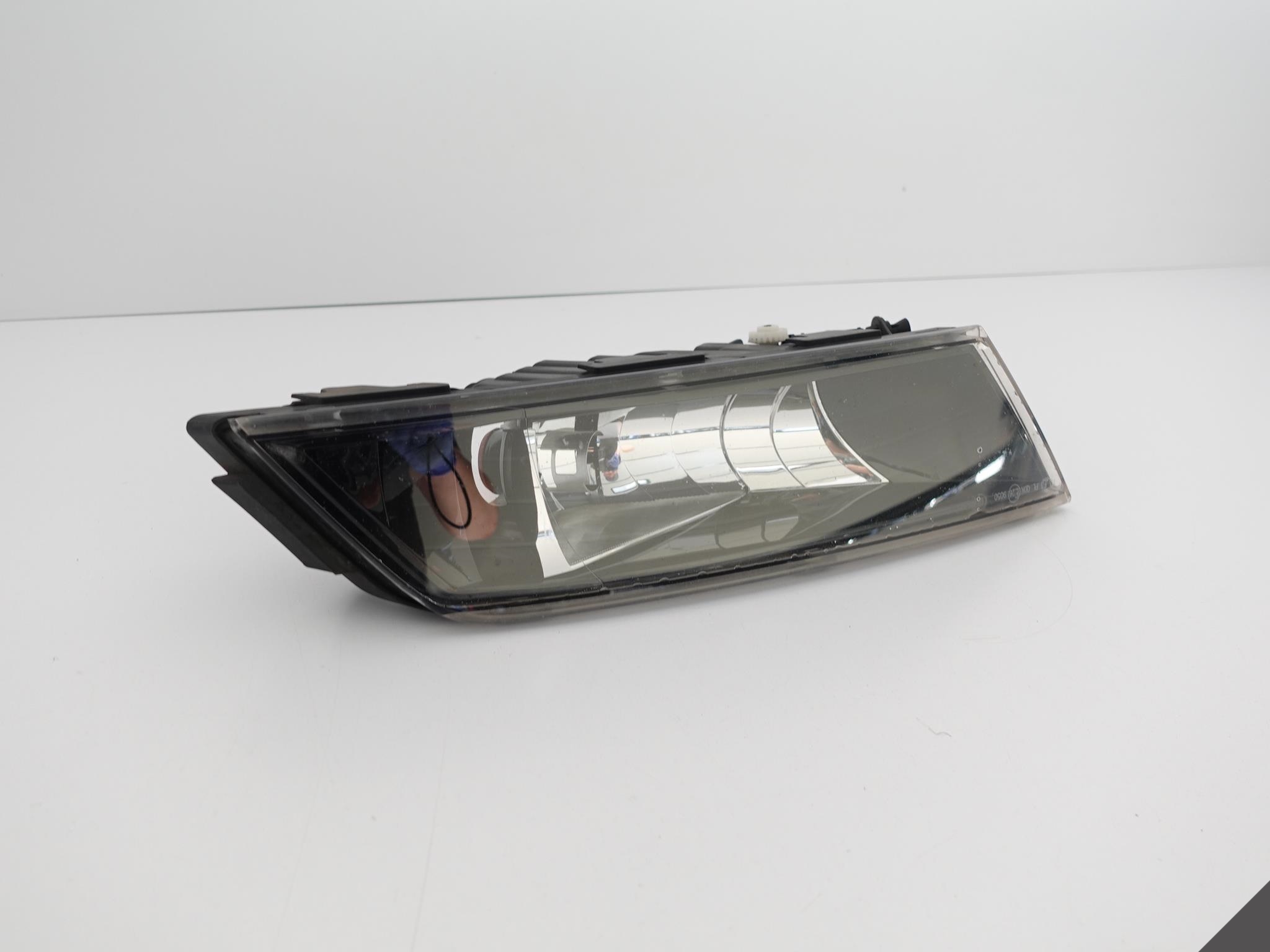 SKODA SUPERB III 3V0 15-19 HALOGEN LEWY 3V0941699 SKODA SUPERB III 3V0 15-19 HALOGEN LEWY 3V0941699 - obrazek 2