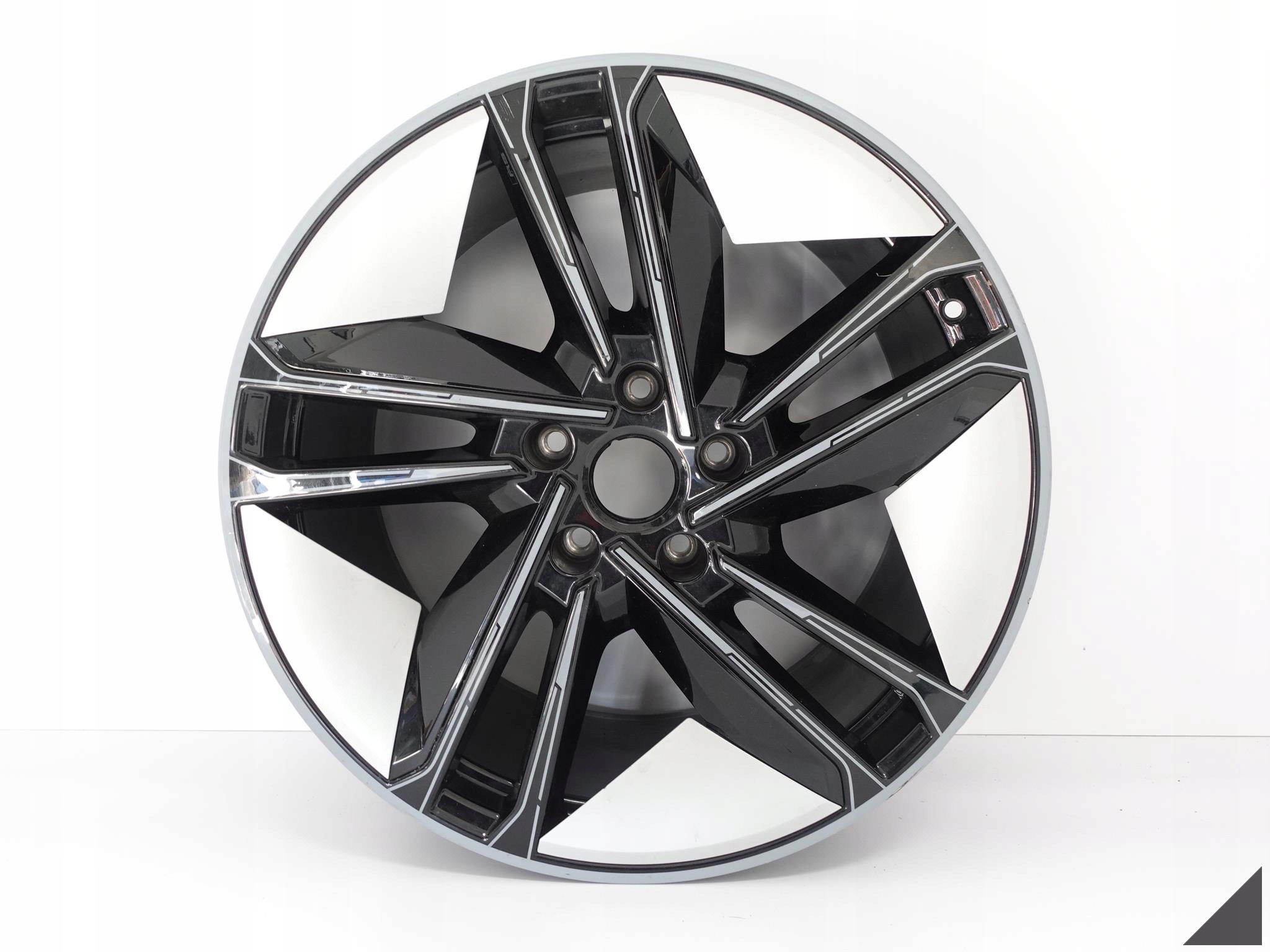 AUDI E-TRON GT RS 4J3 20- FELGA 11,5X21 ET66 5X112 AUDI E-TRON GT RS 4J3 20- FELGA 11,5X21 ET66 5X112