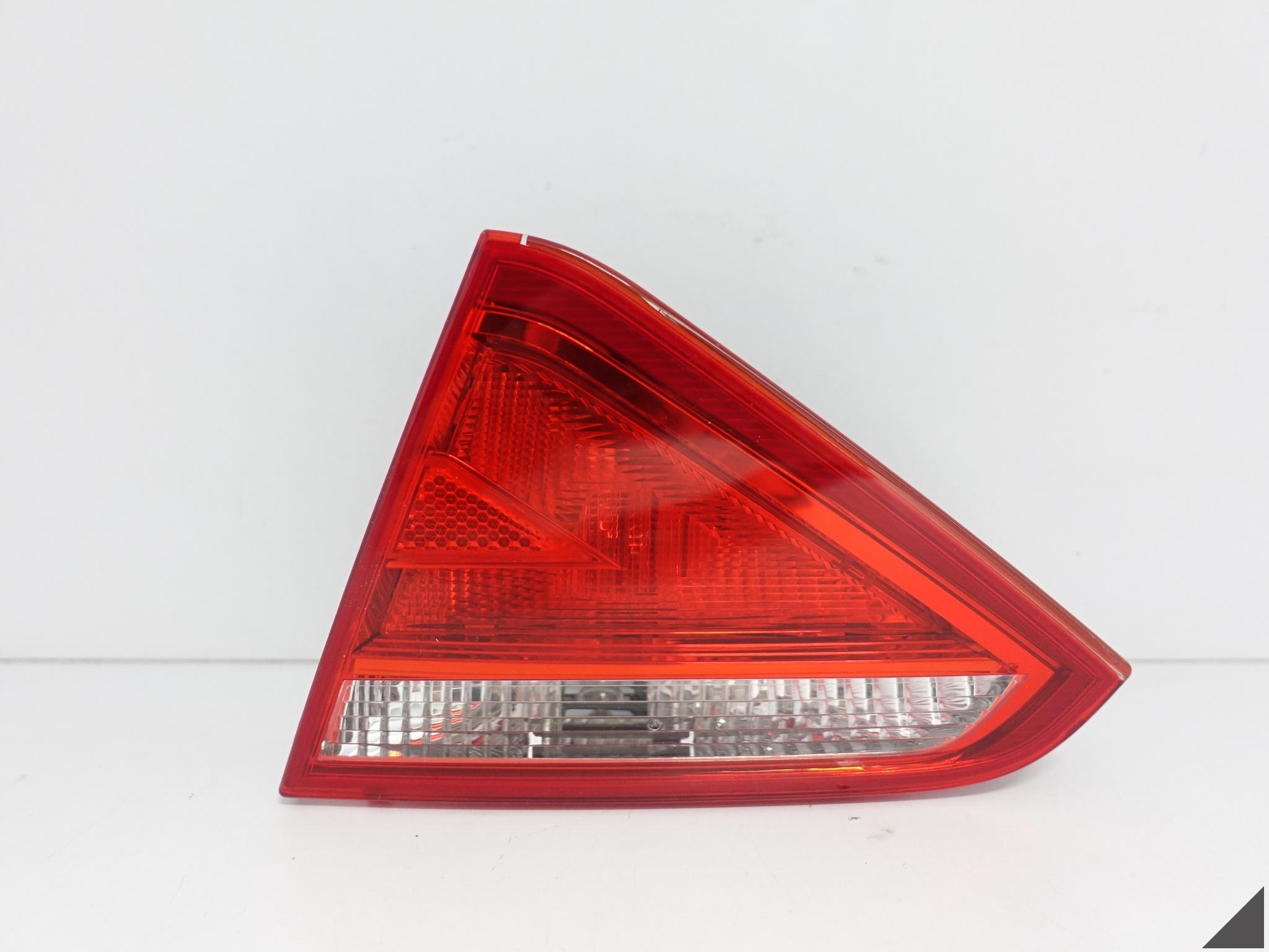 AUDI A5 S5 RS5 8T0 07-11 LAMPA W KLAPE BAGAŻNIKA PRAWA TYŁ ZWYKŁA 8T0945094 AUDI A5 S5 RS5 8T0 07-11 LAMPA W KLAPE BAGAŻNIKA PRAWA TYŁ ZWYKŁA 8T0945094